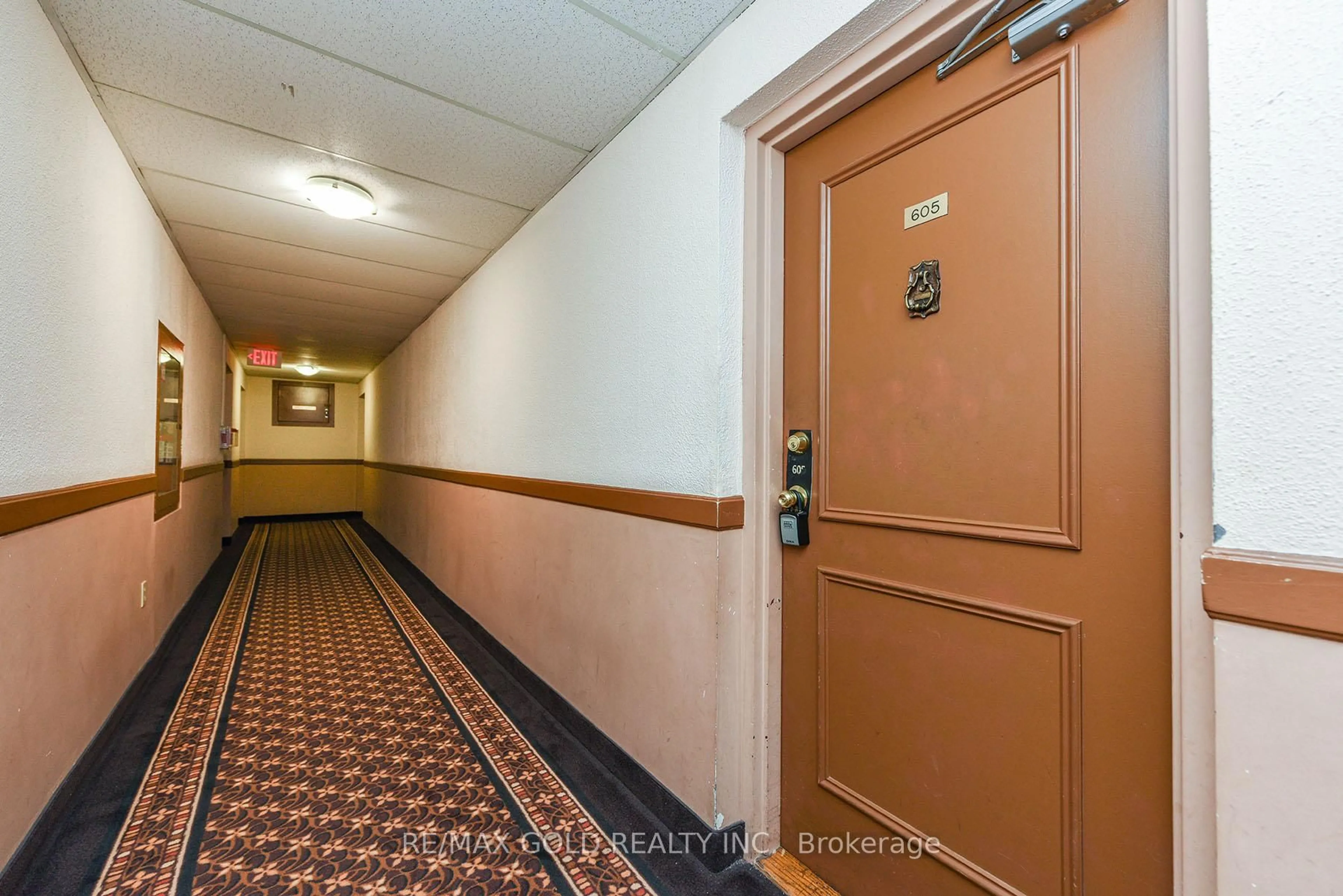 Indoor foyer for 3555 DERRY Rd #605, Mississauga Ontario L4T 1B2