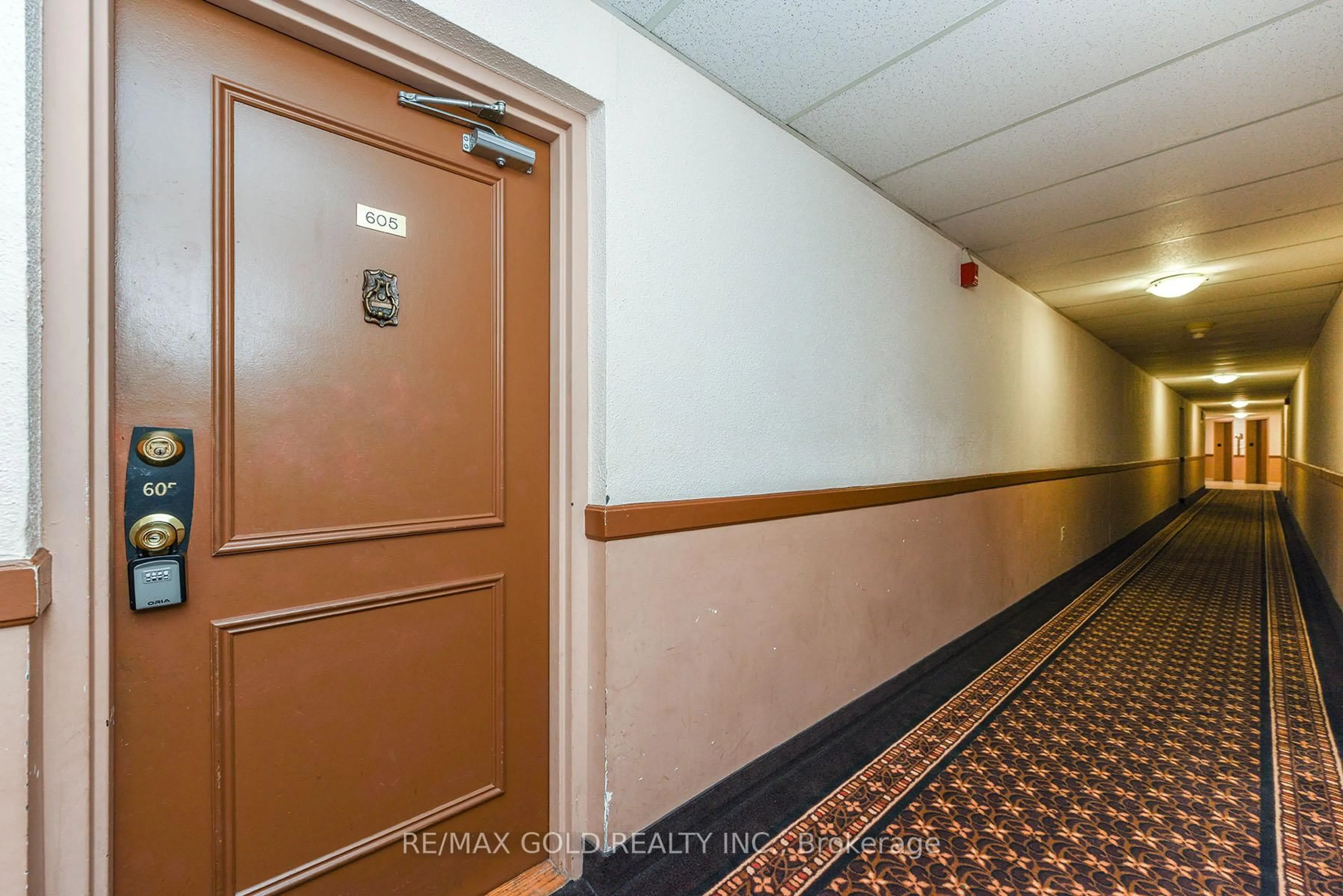 Indoor foyer for 3555 DERRY Rd #605, Mississauga Ontario L4T 1B2