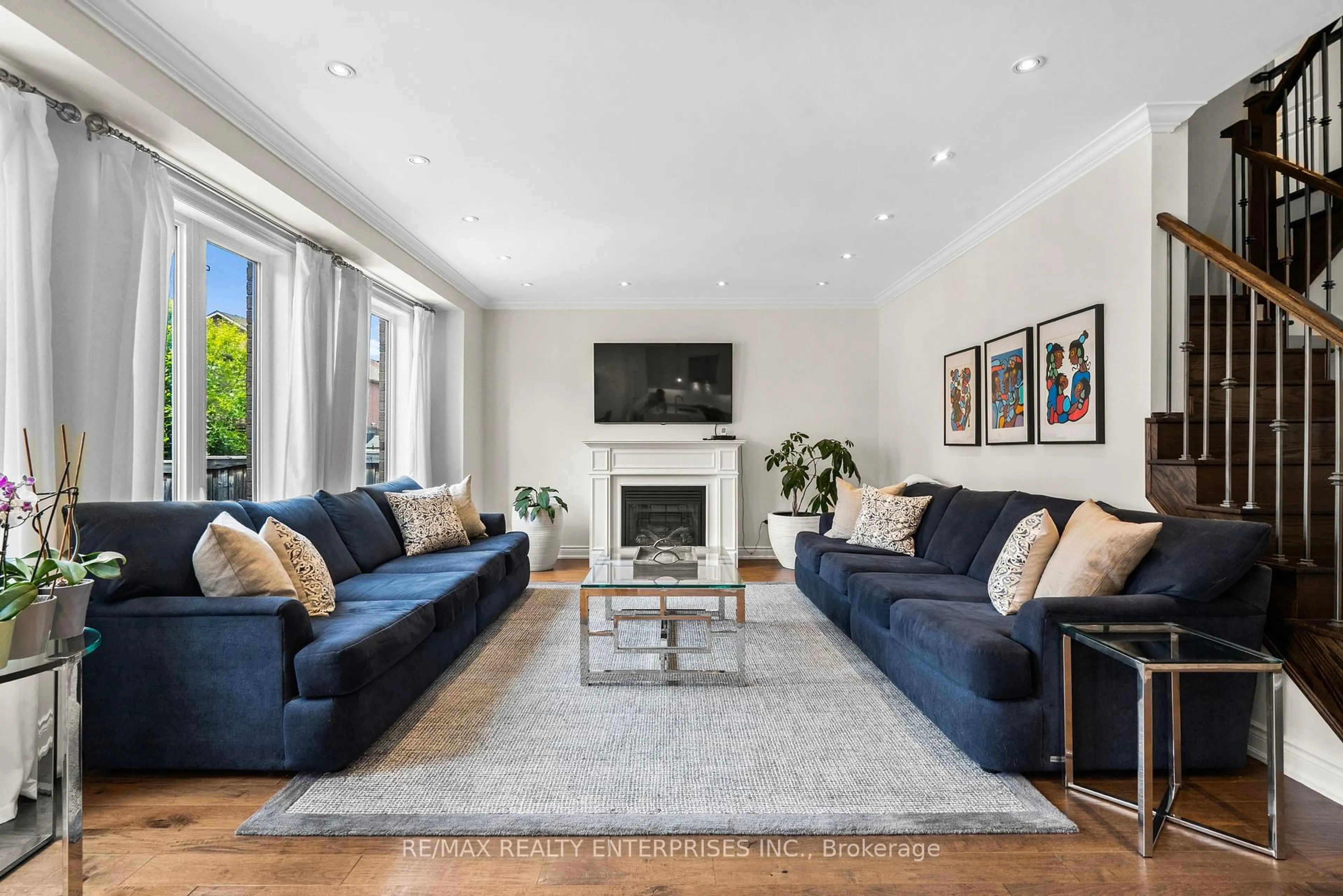 Living room with furniture, unknown for 3243 Larry Cres, Oakville Ontario L6M 0S8