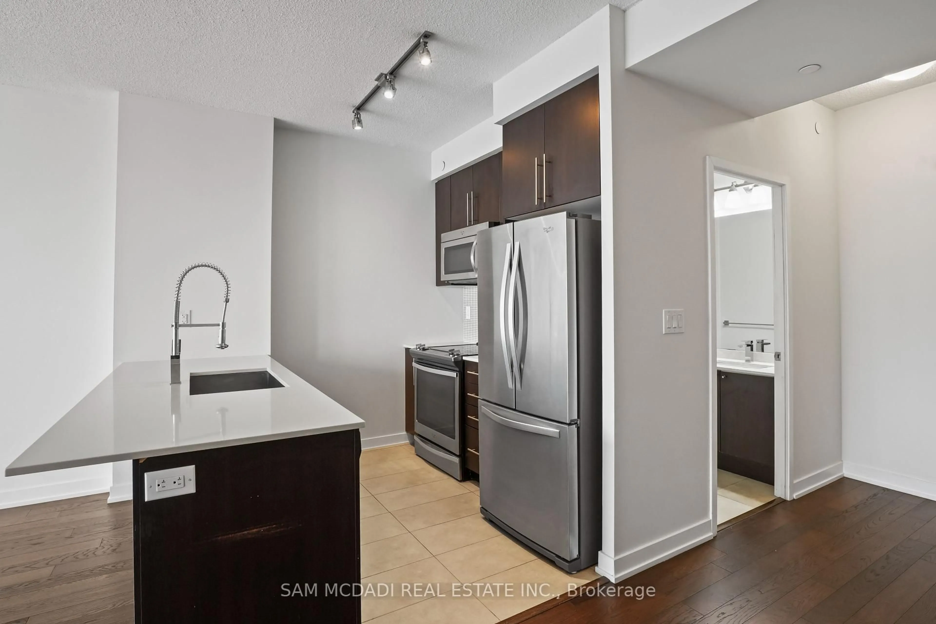 Standard kitchen, unknown for 4011 Brickstone Mews #1706, Mississauga Ontario L5B 0G3