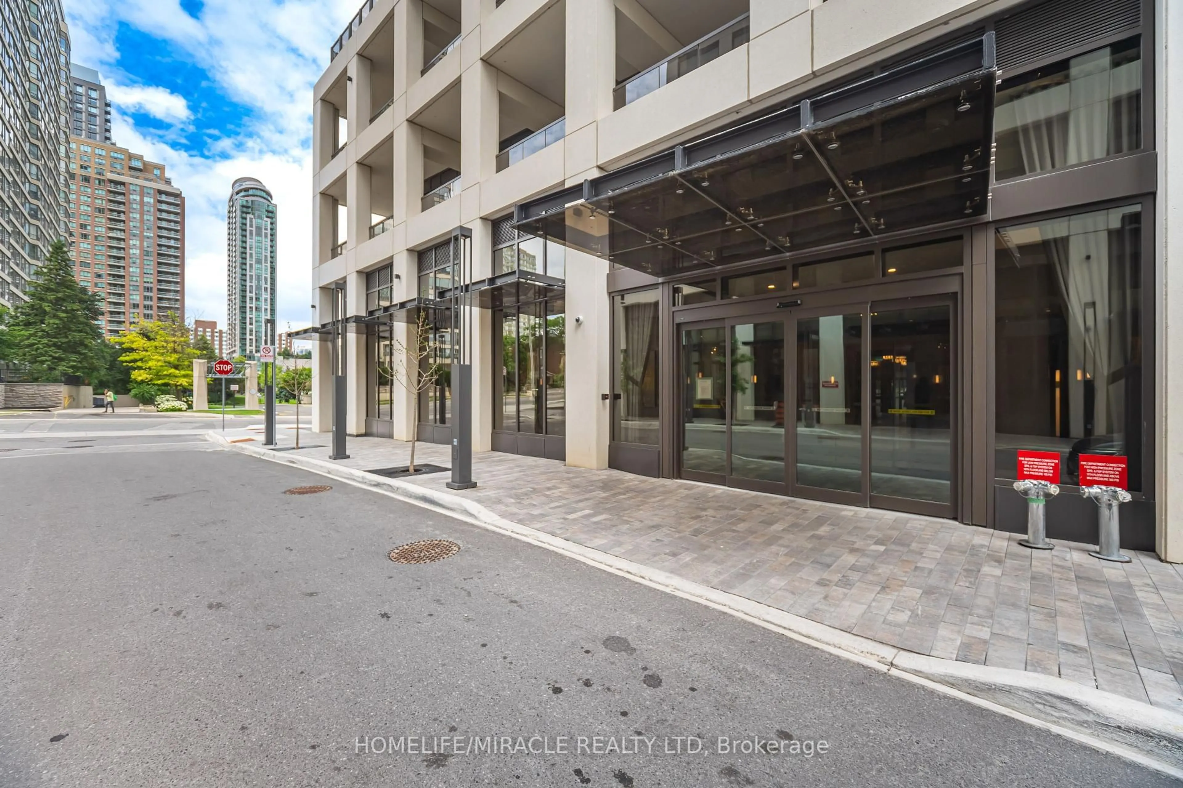 Indoor foyer for 30 Elm Dr W #1609, Mississauga Ontario L5B 0N6