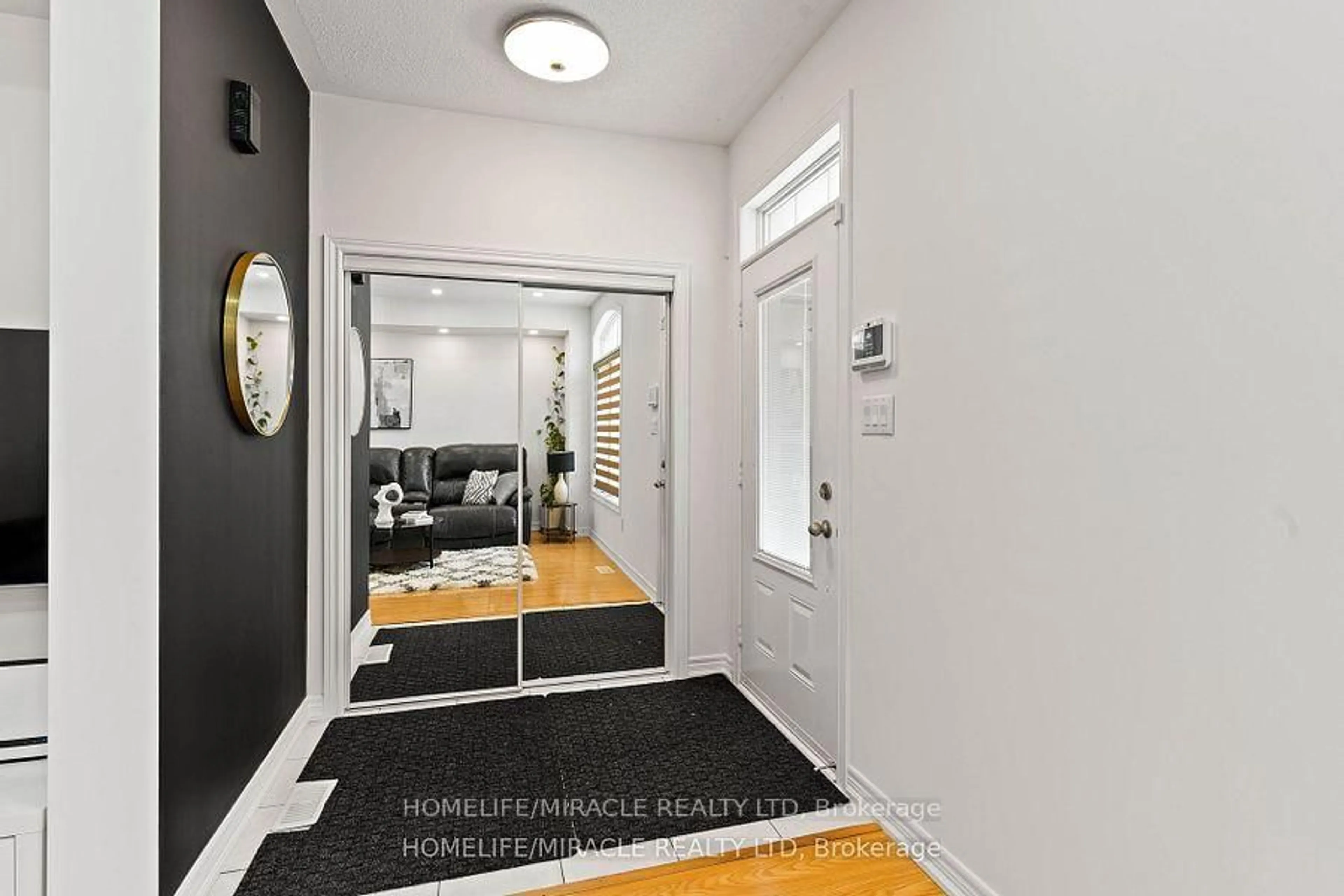 Indoor entryway for 150 Remembrance Rd, Brampton Ontario L7A 4X1