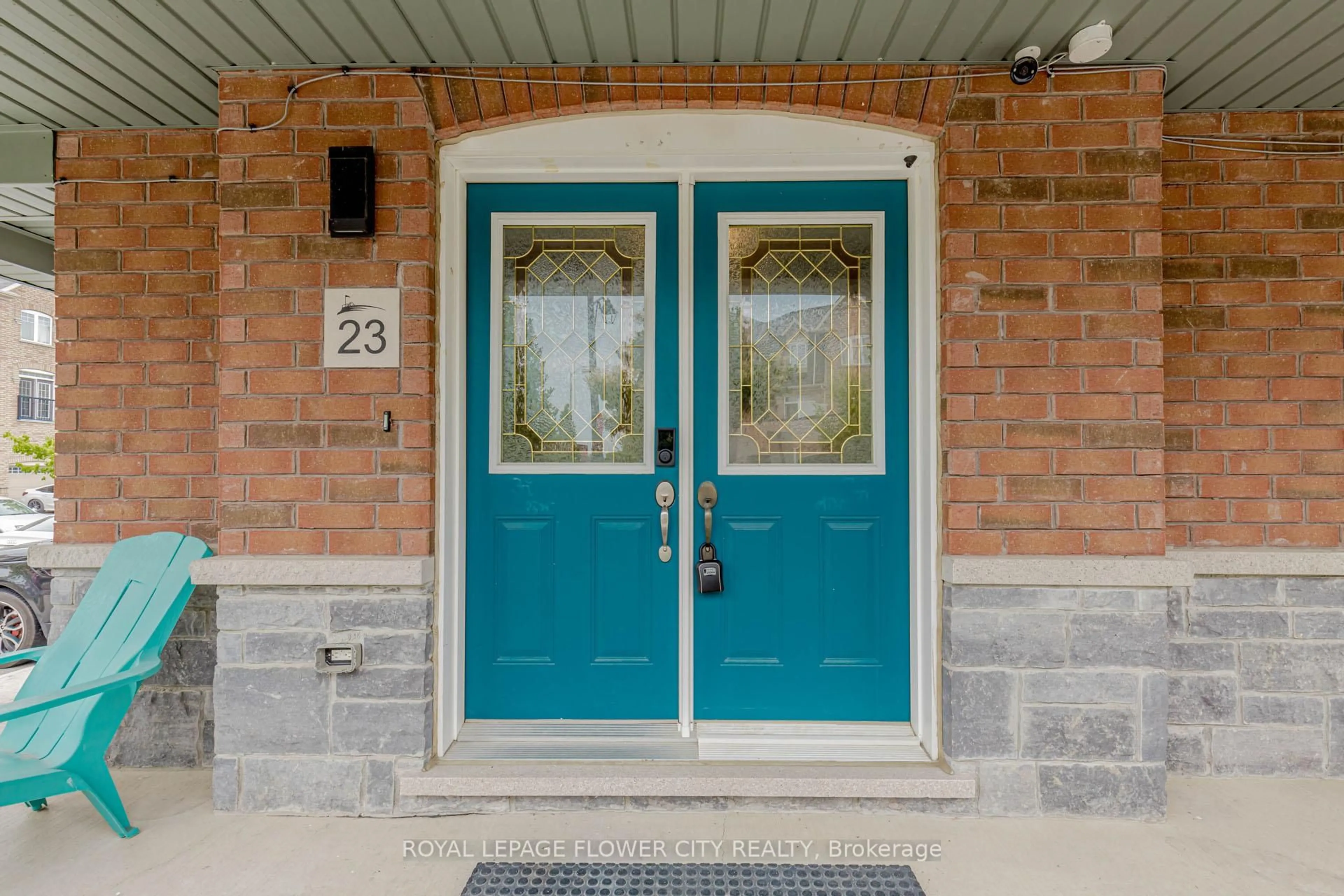Indoor entryway for 23 NEW PINES Tr, Brampton Ontario L6Z 0G9