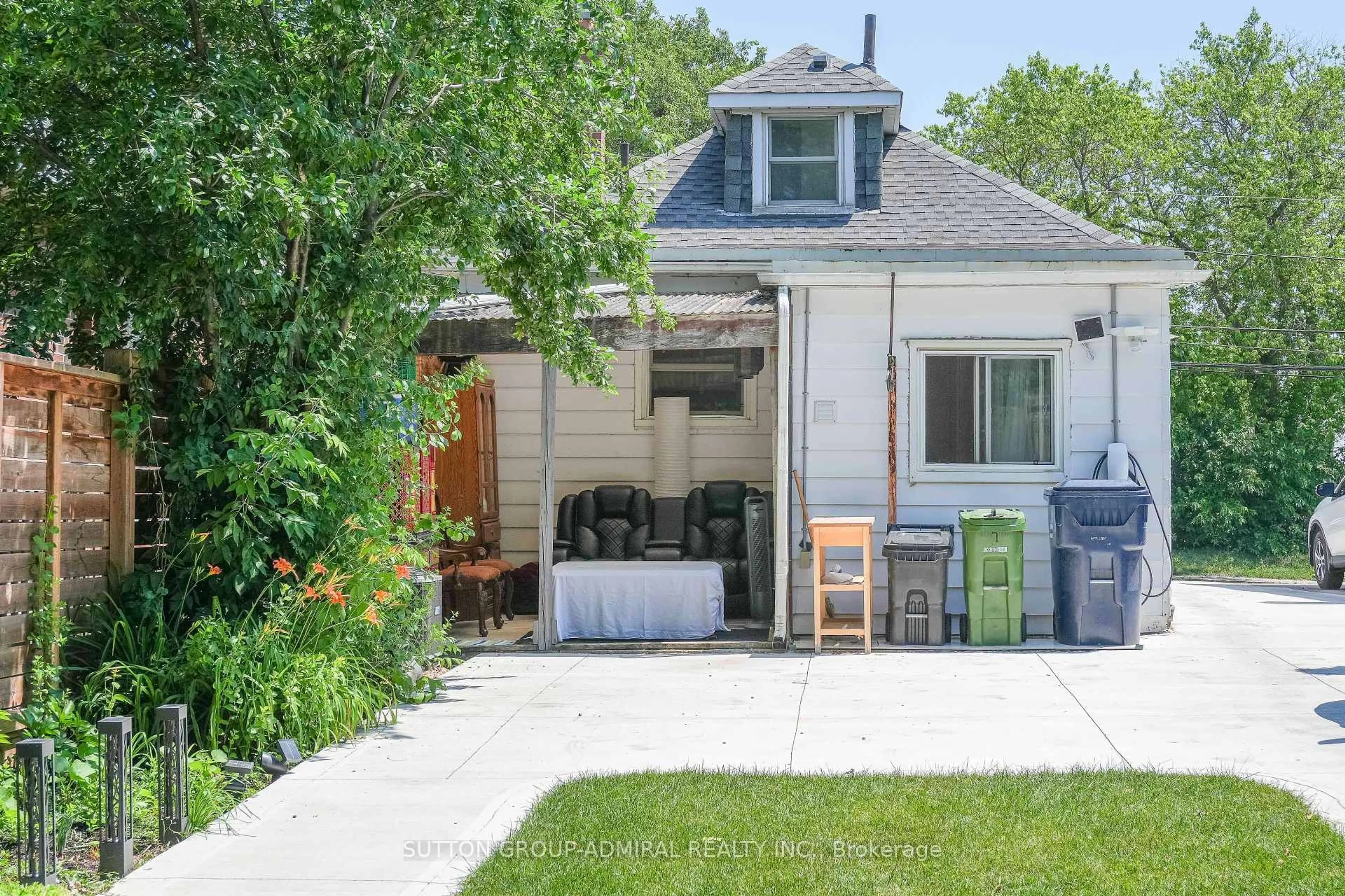 Patio, street for 14 Spears St, Toronto Ontario M6N 3X7