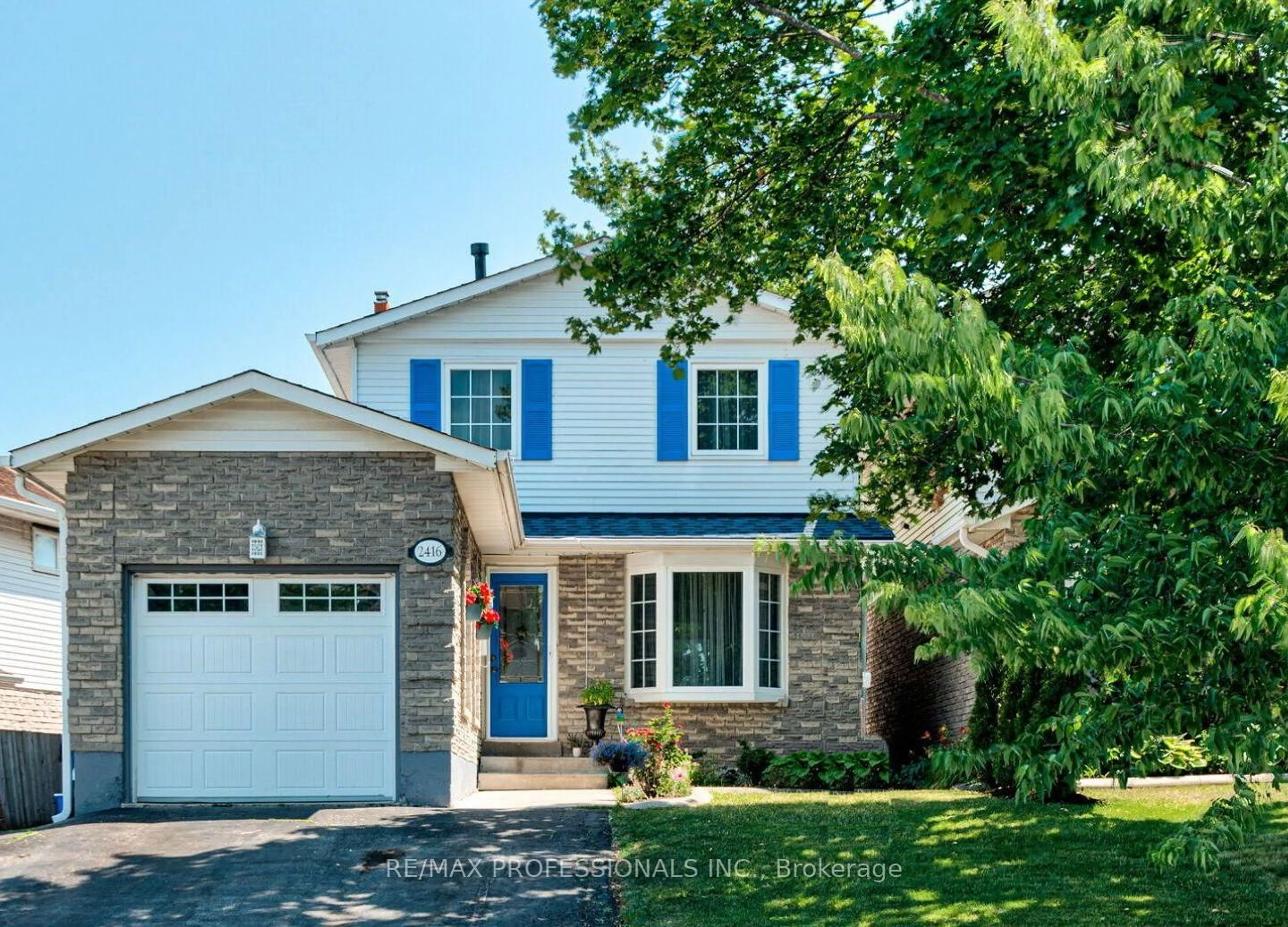 Home with vinyl exterior material, street for 2416 Malcolm Cres, Burlington Ontario L7P 3Y4