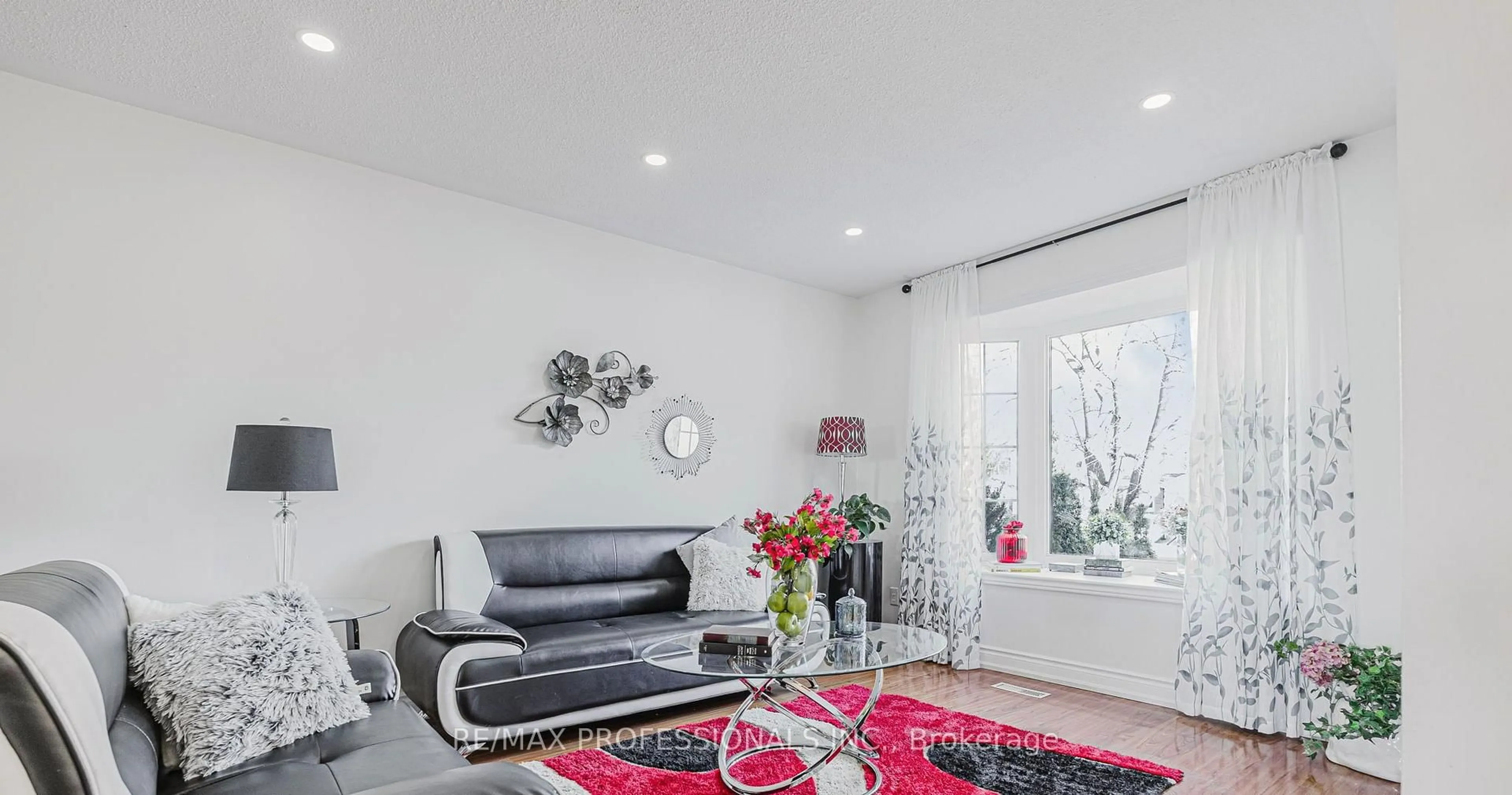 Living room with furniture, unknown for 2416 Malcolm Cres, Burlington Ontario L7P 3Y4