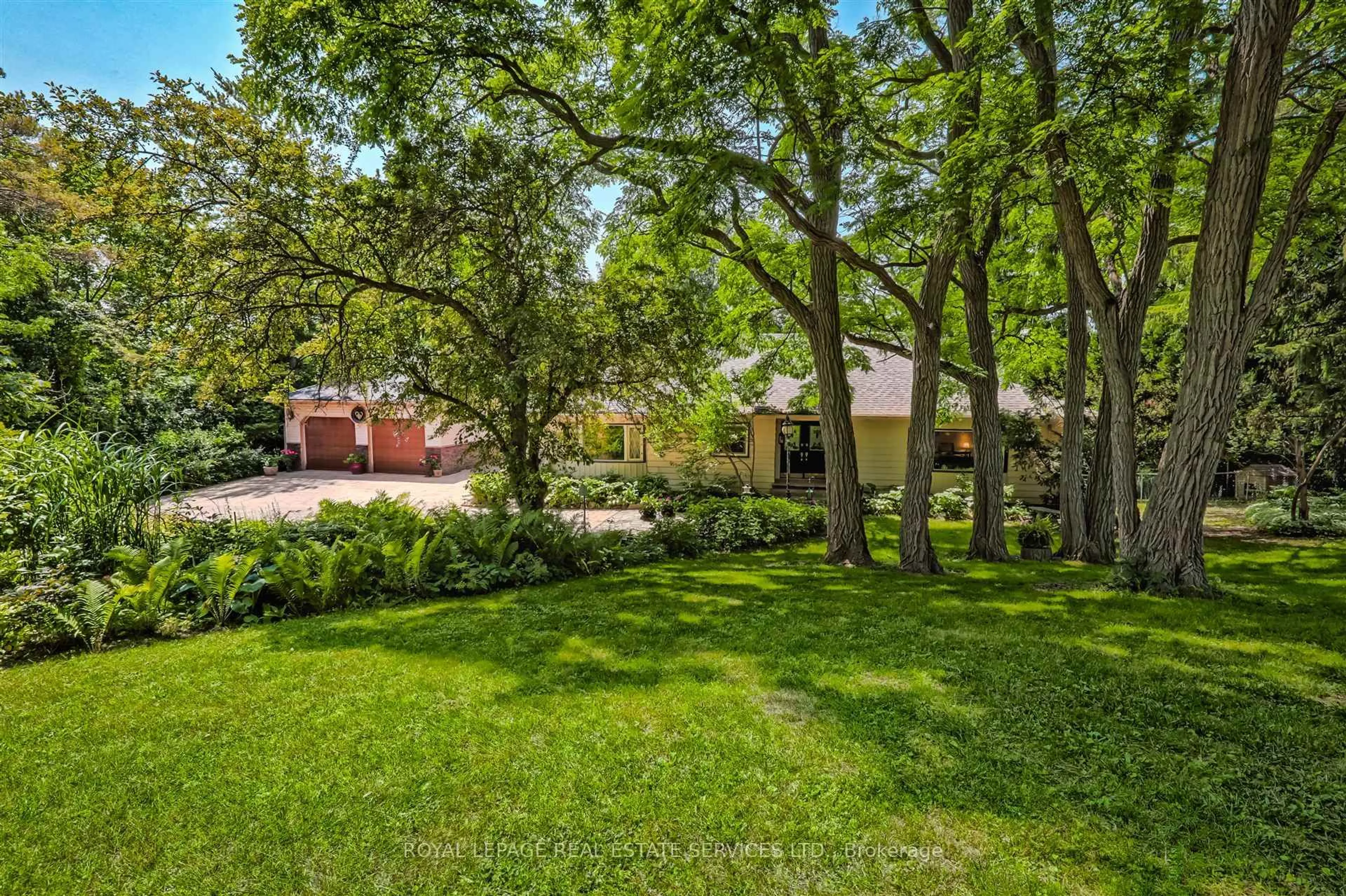 A pic from outside/outdoor area/front of a property/back of a property/a pic from drone, street for 15624 Hurontario St, Caledon Ontario L7C 2C4