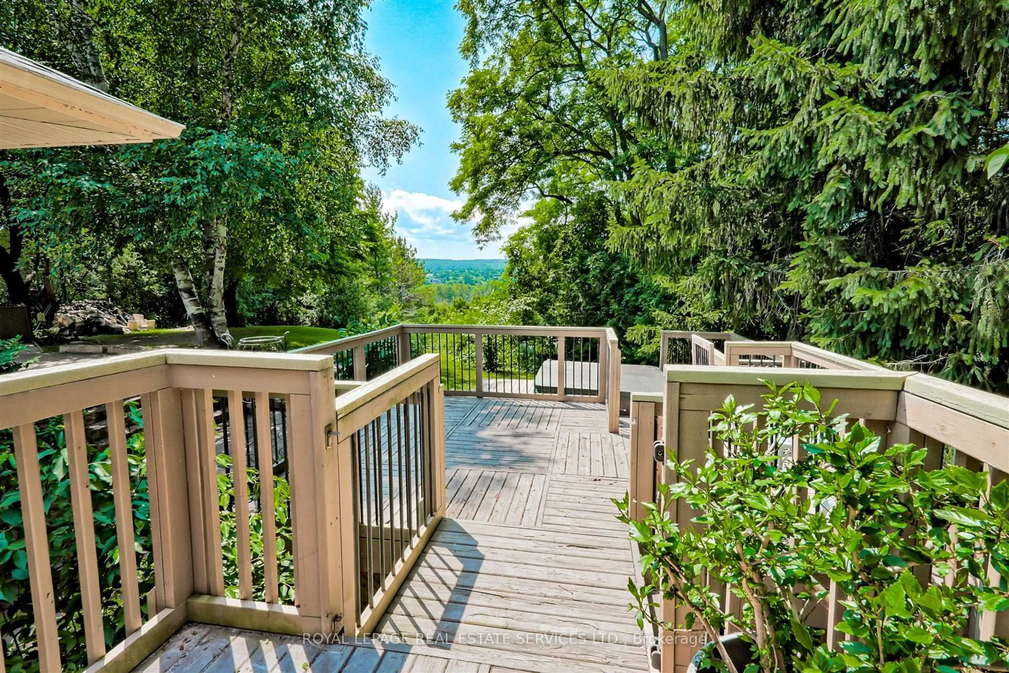 Patio, water/lake/river/ocean view for 15624 Hurontario St, Caledon Ontario L7C 2C4