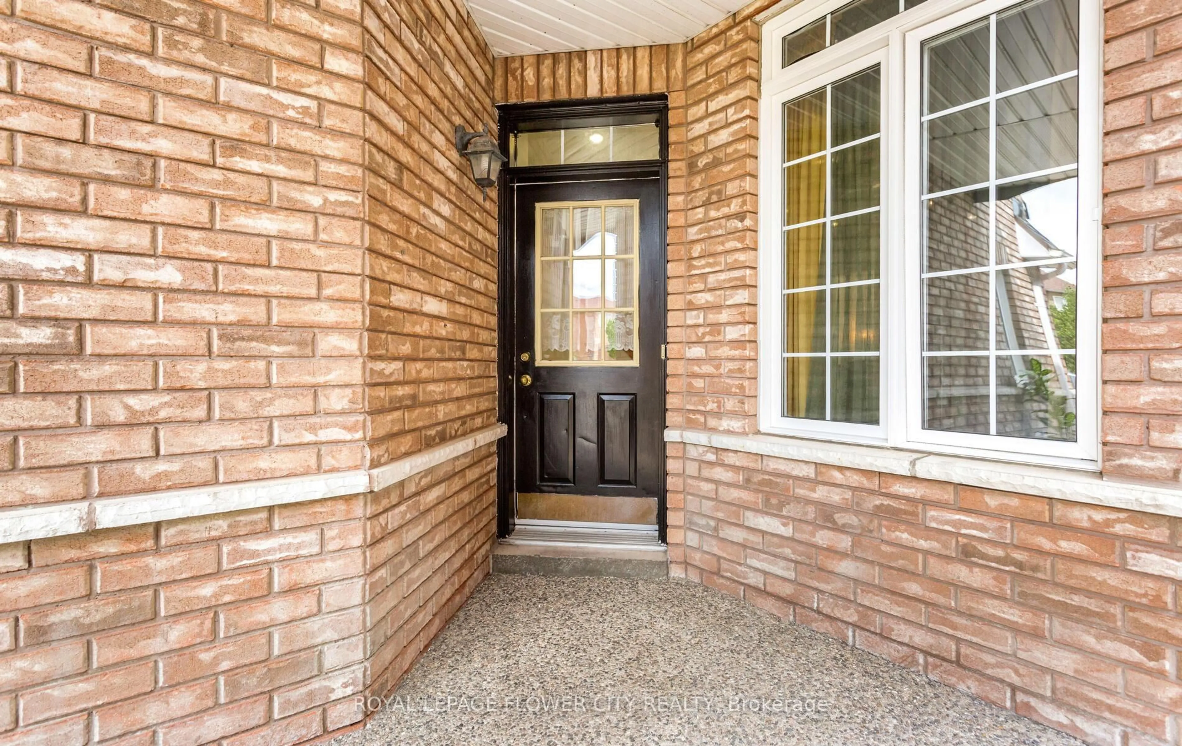 Indoor entryway for 5908 Stonebriar Cres, Mississauga Ontario L5V 2T8