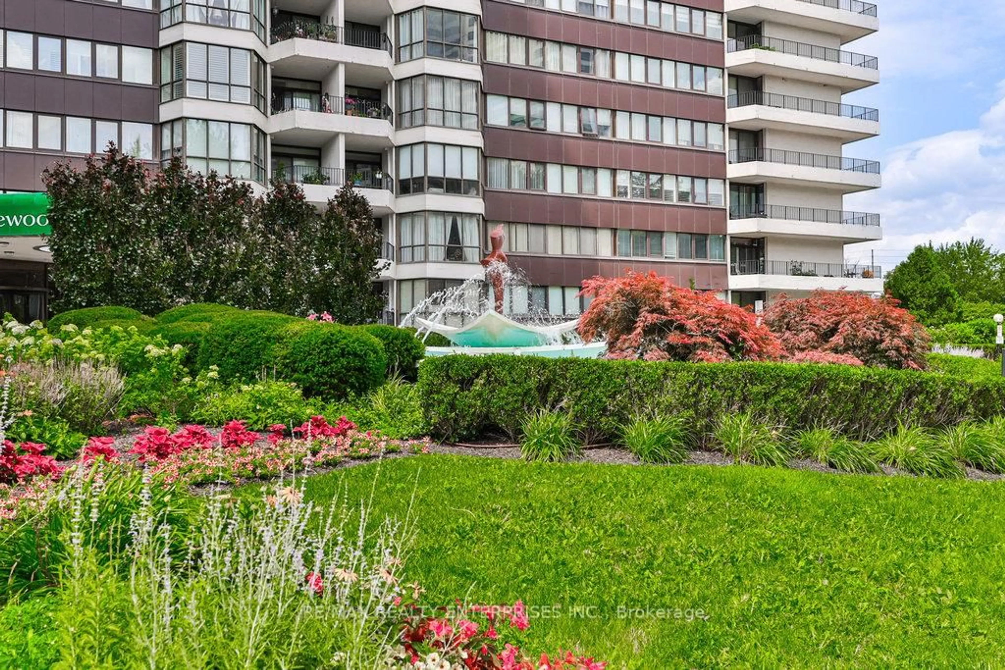 Patio, water/lake/river/ocean view for 1333 Bloor St #606, Mississauga Ontario L4Y 3T6