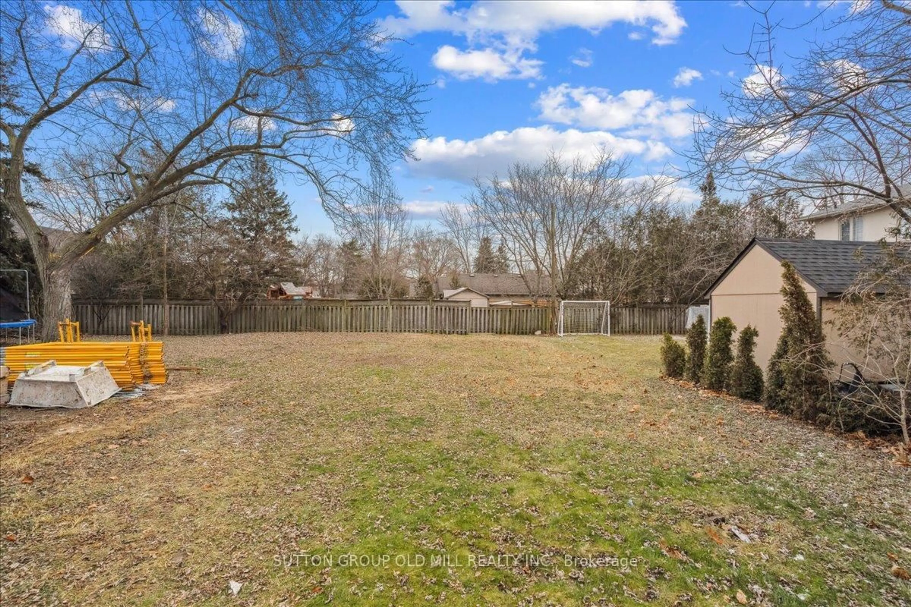 Patio, unknown for 308 Mineola Rd, Mississauga Ontario L5G 2G5
