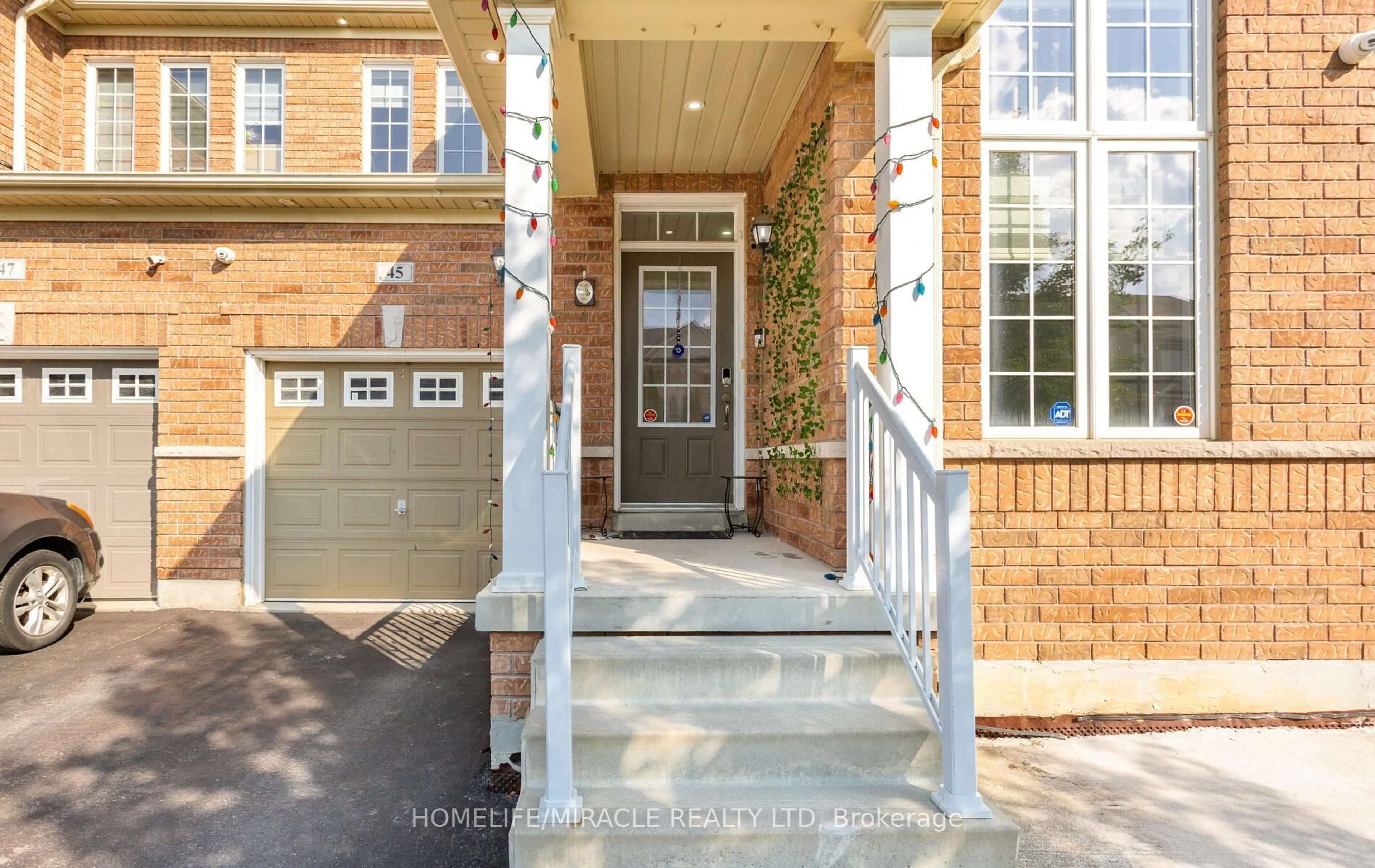 Indoor entryway for 45 Boundbrook Dr, Brampton Ontario L7A 0M1