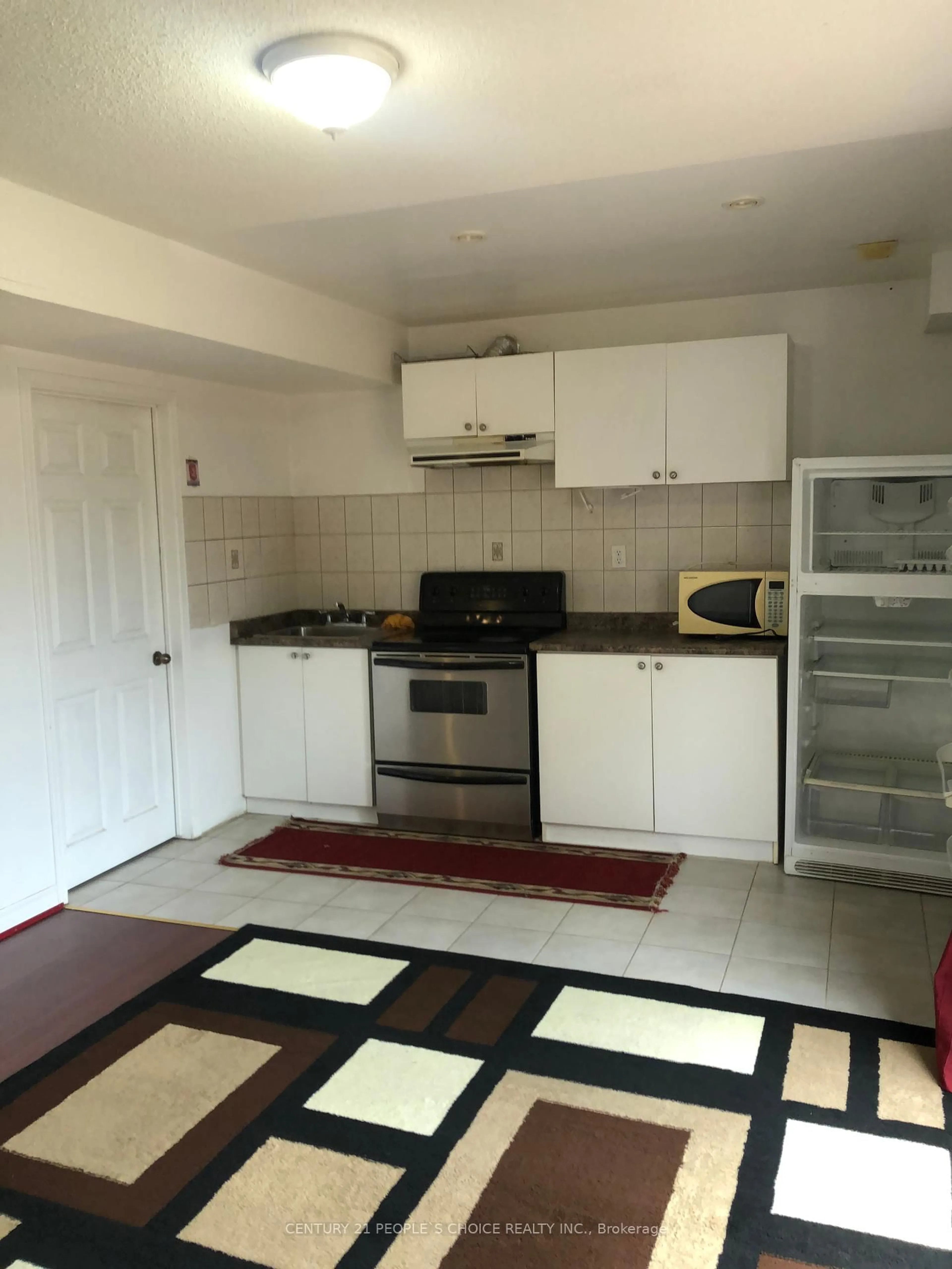 Standard kitchen, unknown for 22 Domenico Cres, Brampton Ontario L6P 1H5