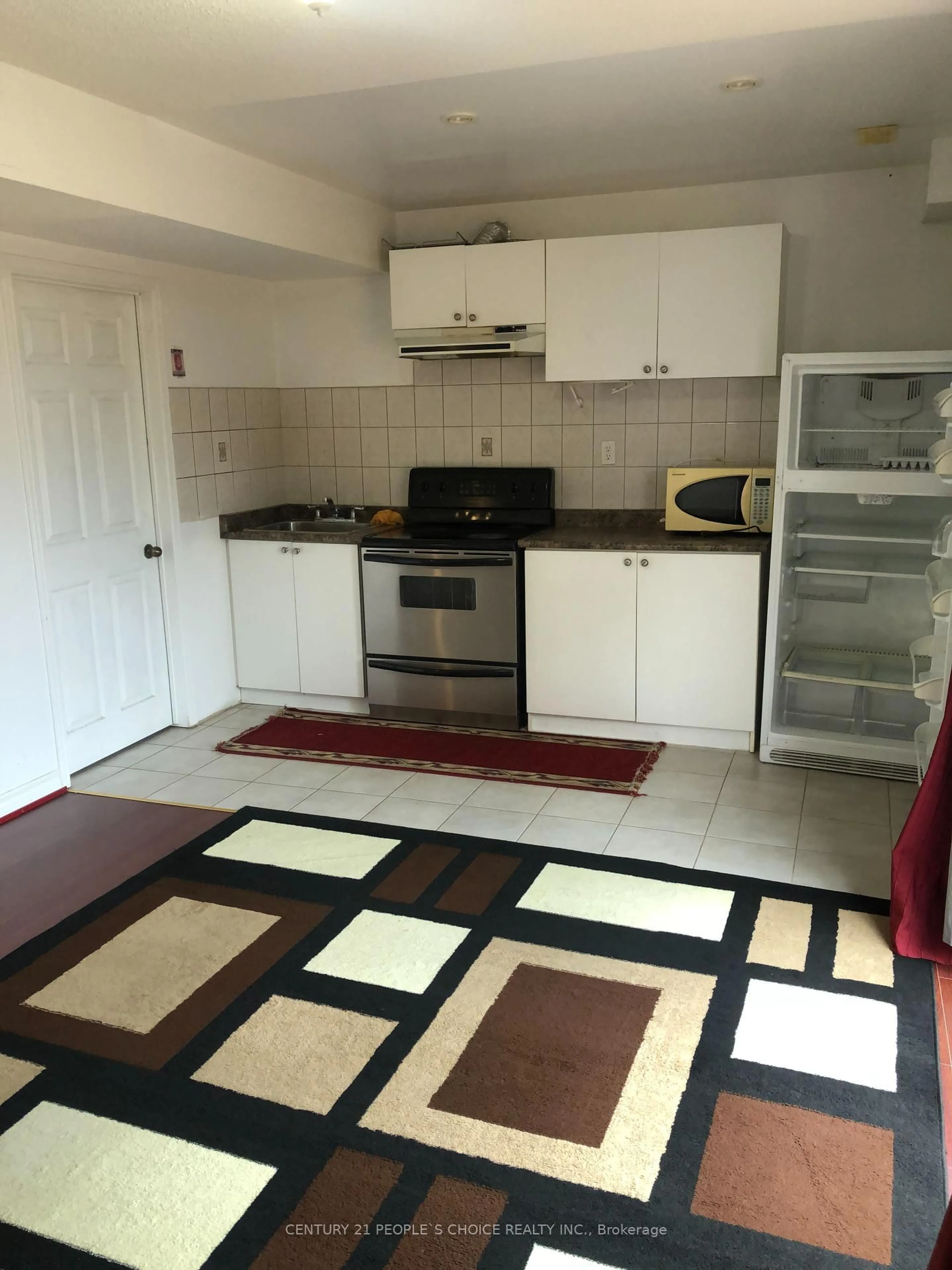 Standard kitchen, unknown for 22 Domenico Cres, Brampton Ontario L6P 1H5
