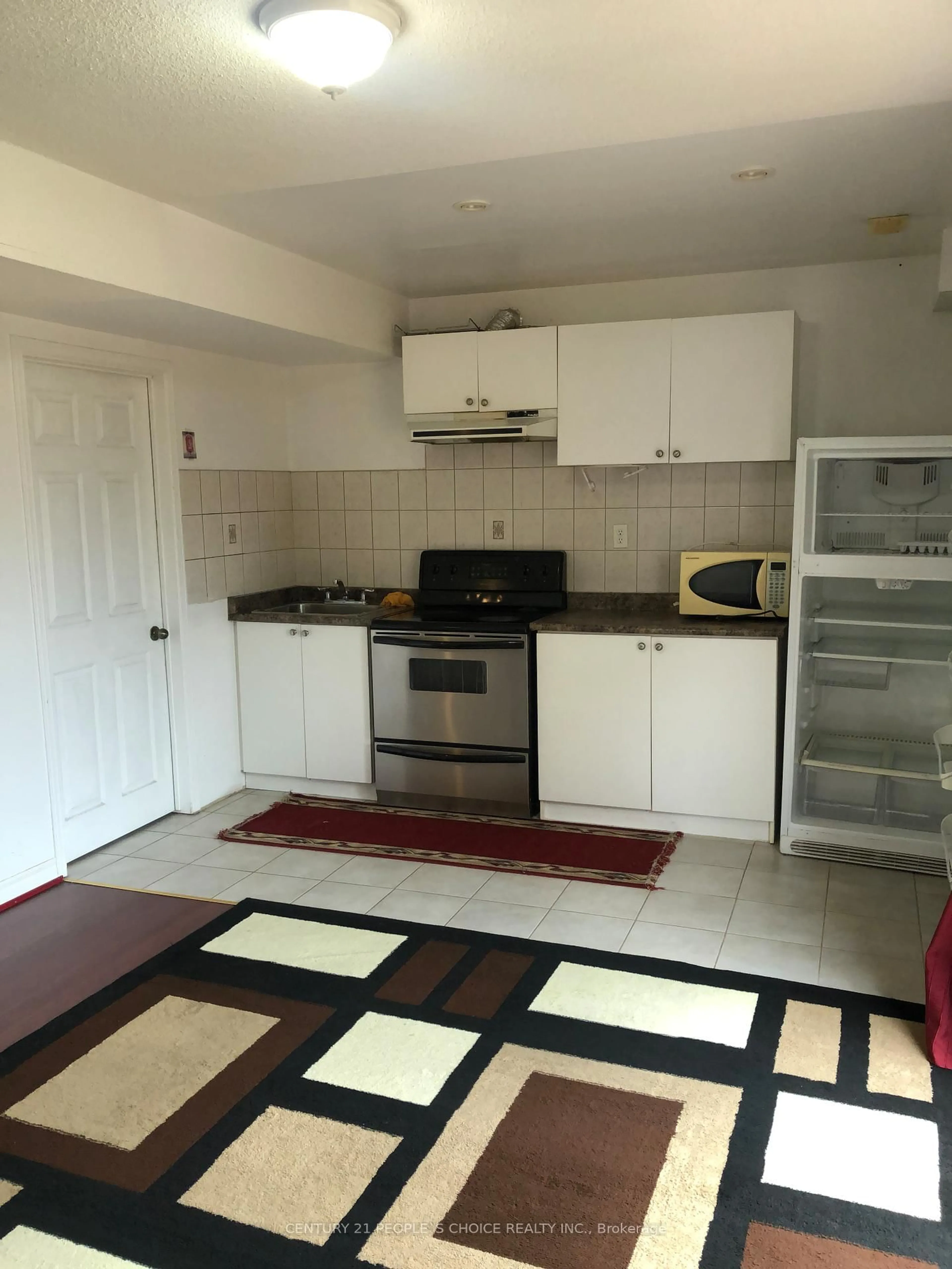 Standard kitchen, unknown for 22 Domenico Cres, Brampton Ontario L6P 1H5