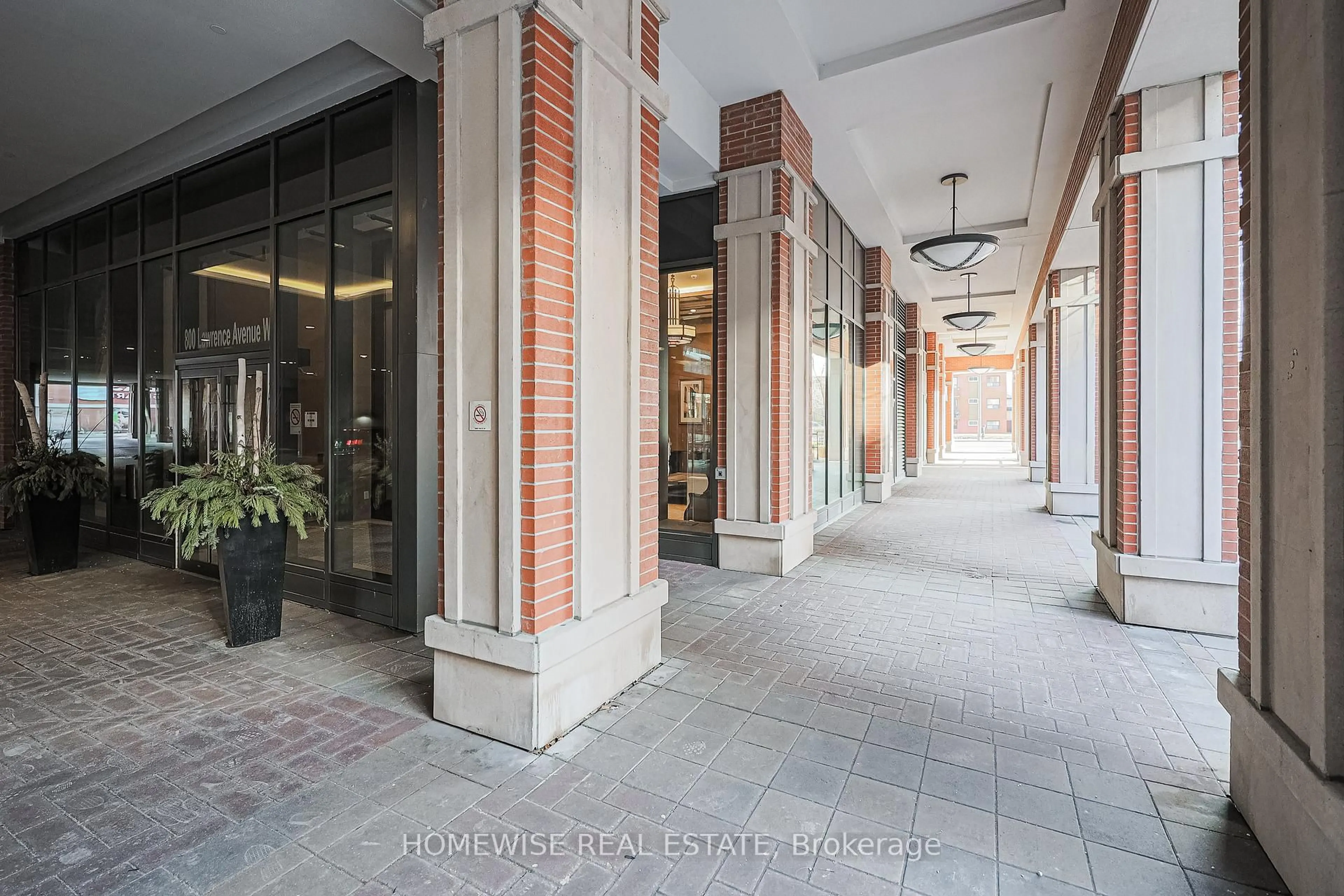 Indoor foyer for 800 Lawrence Ave #1313, Toronto Ontario M6A 0B1