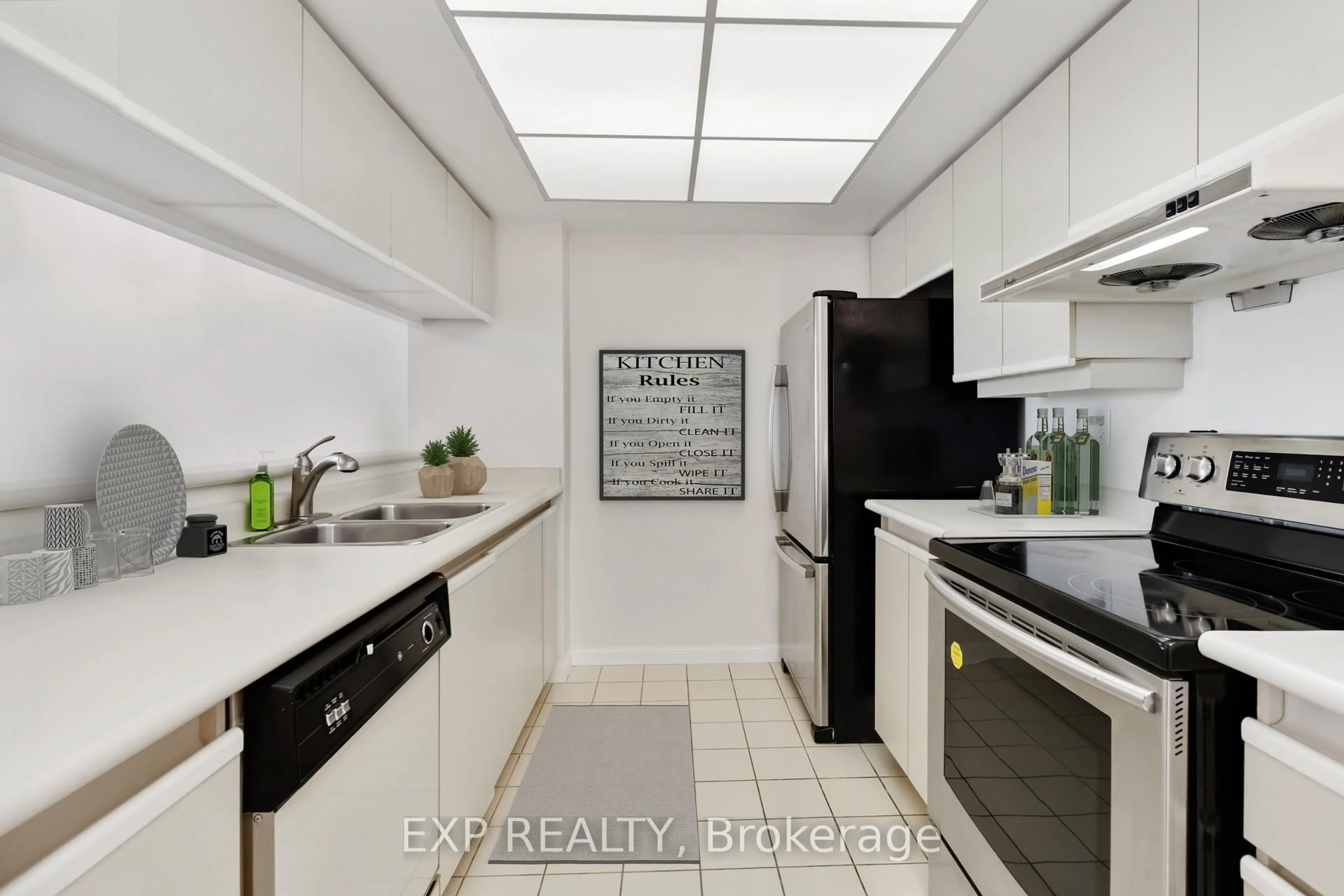 Standard kitchen, ceramic/tile floor for 550 Webb Dr #2411, Mississauga Ontario L5B 3Y4