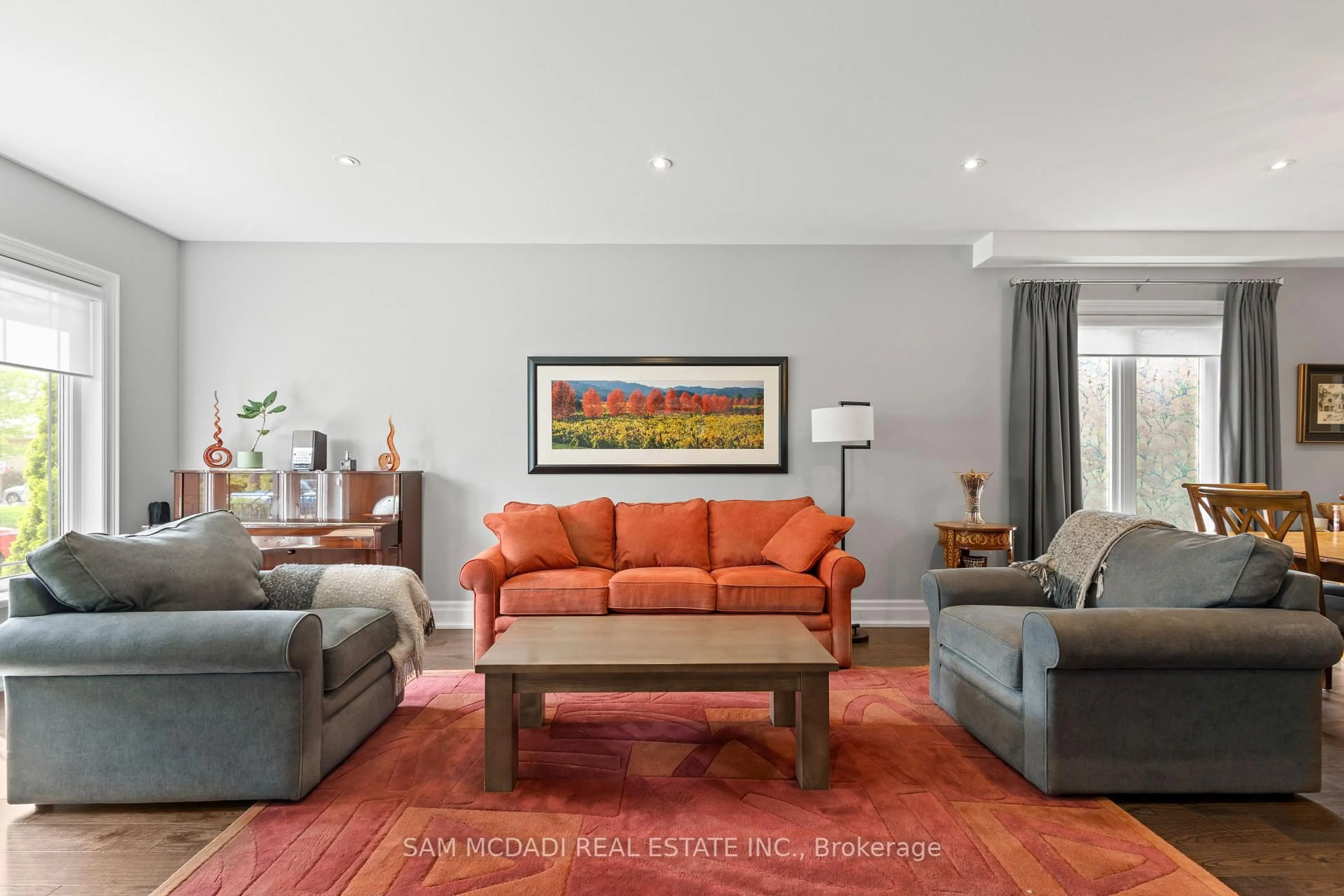 Living room with furniture, unknown for 1487 Myron Dr, Mississauga Ontario L5E 2N5