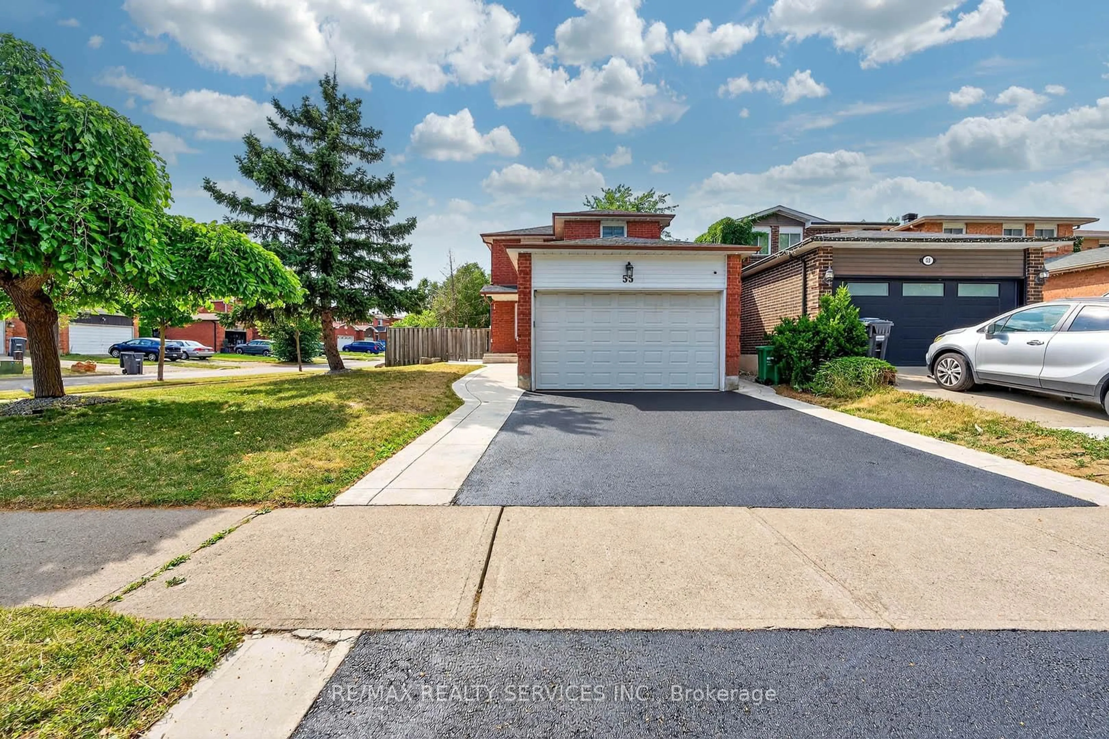A pic from outside/outdoor area/front of a property/back of a property/a pic from drone, street for 55 Mcgraw Ave, Brampton Ontario L6X 3M5