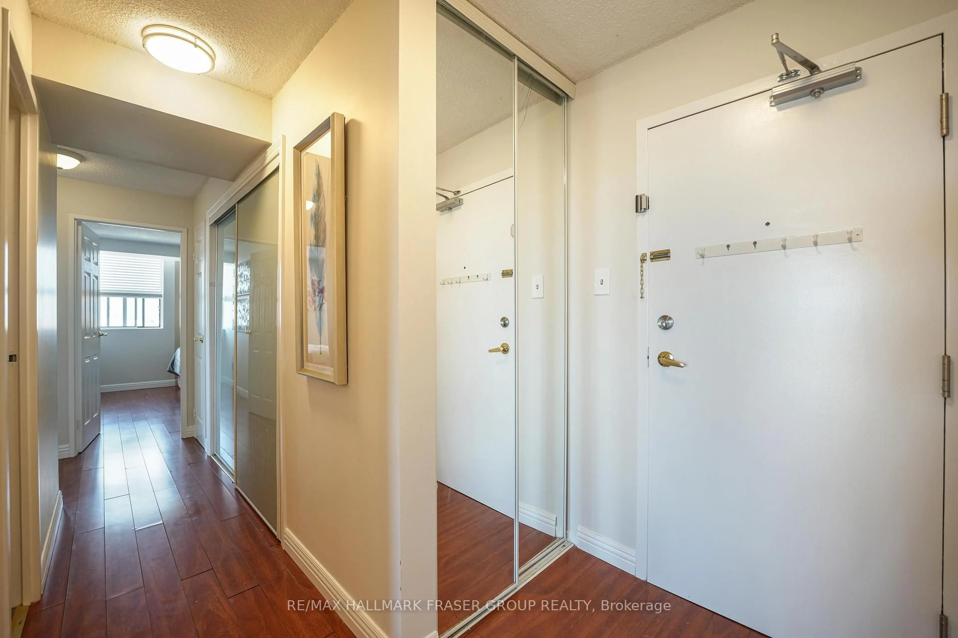 Indoor entryway for 3845 Lake Shore Blvd #1111, Toronto Ontario M8W 4Y3