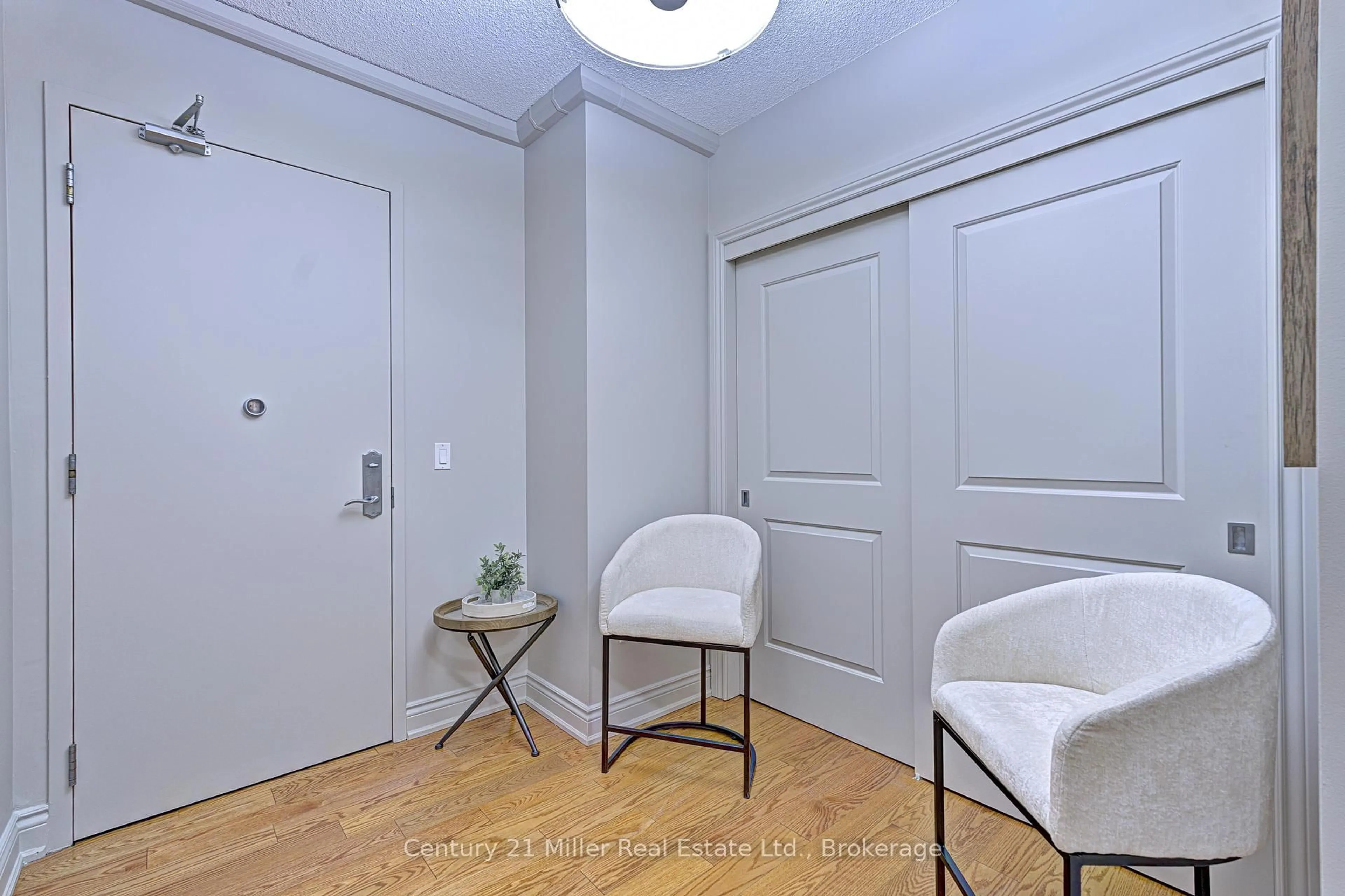 Indoor entryway for 1665 The Collegeway #1202, Mississauga Ontario L5L 0A9