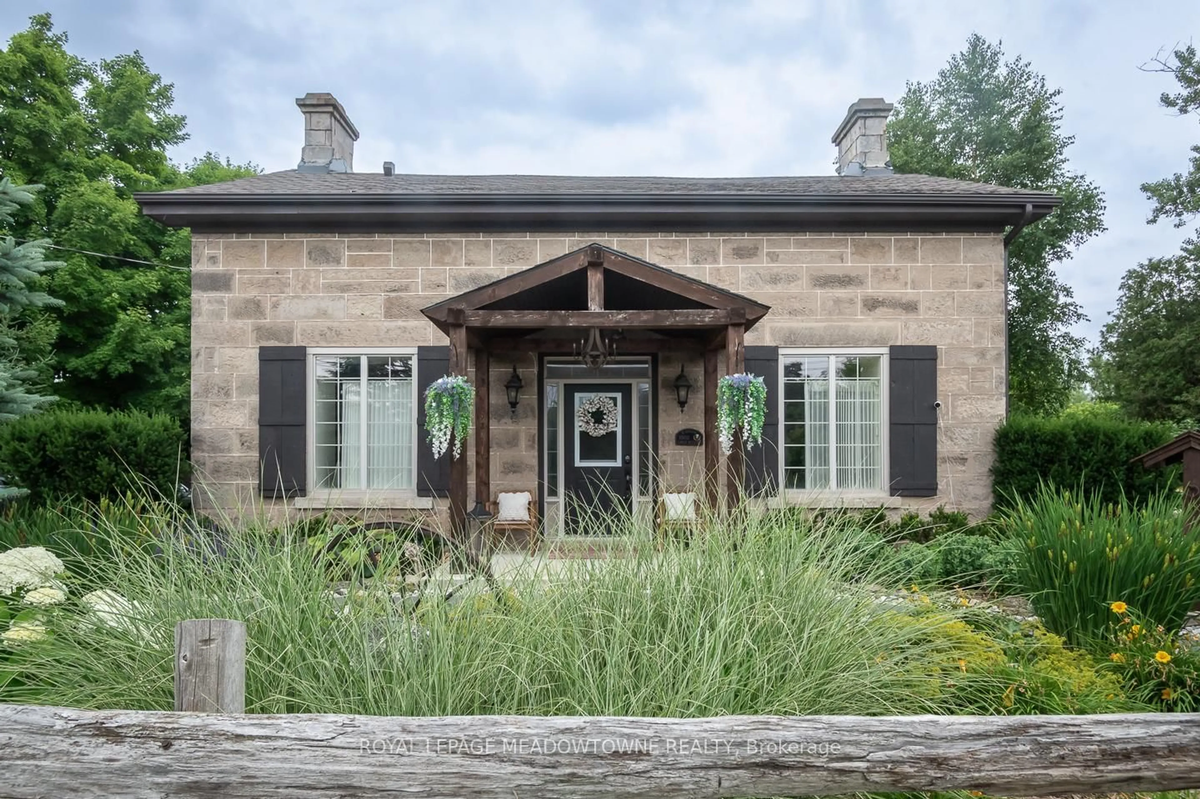 Home with brick exterior material, unknown for 10761 Guelph Line, Milton Ontario L0P 1B0