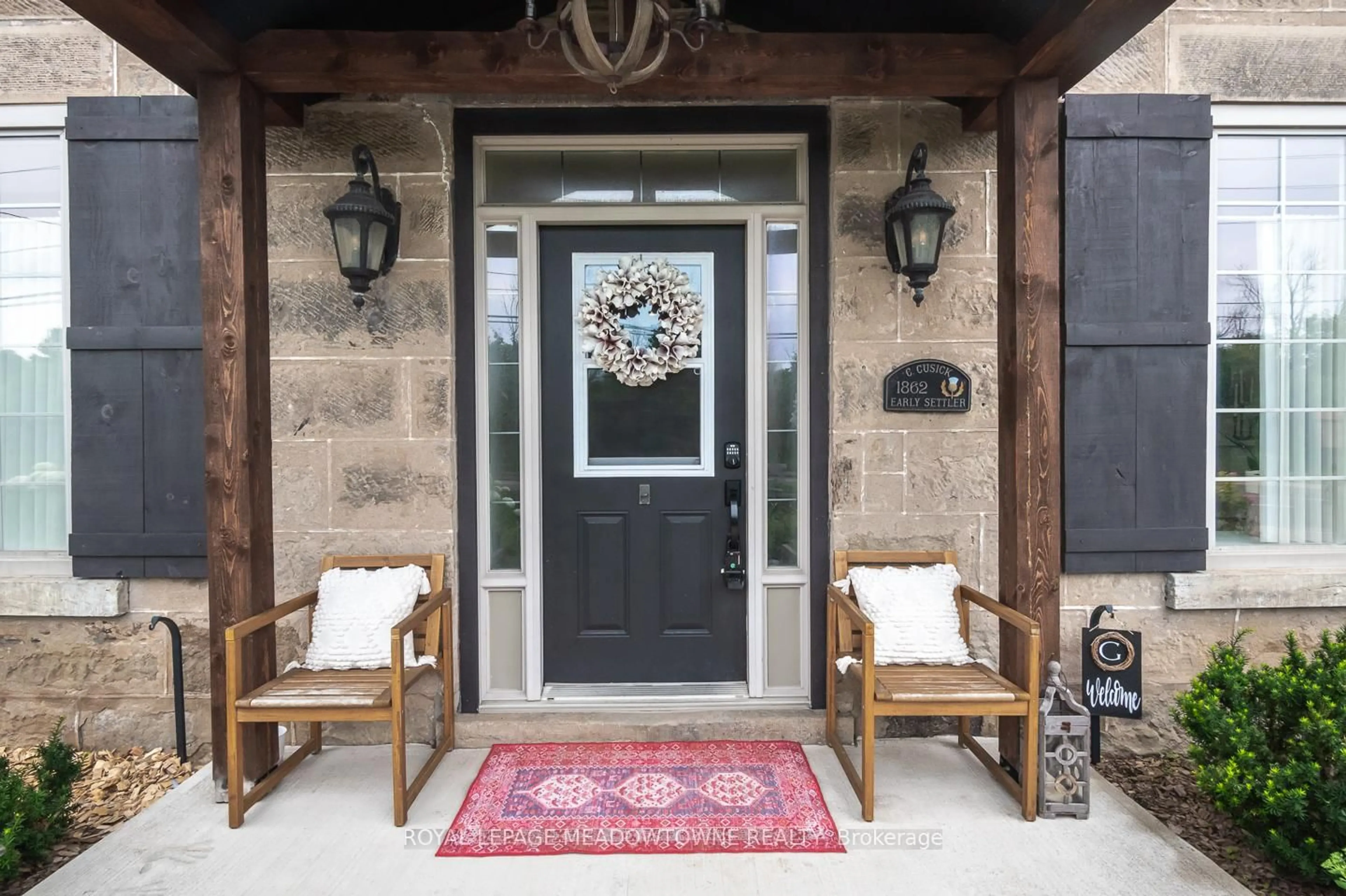 Indoor entryway for 10761 Guelph Line, Milton Ontario L0P 1B0