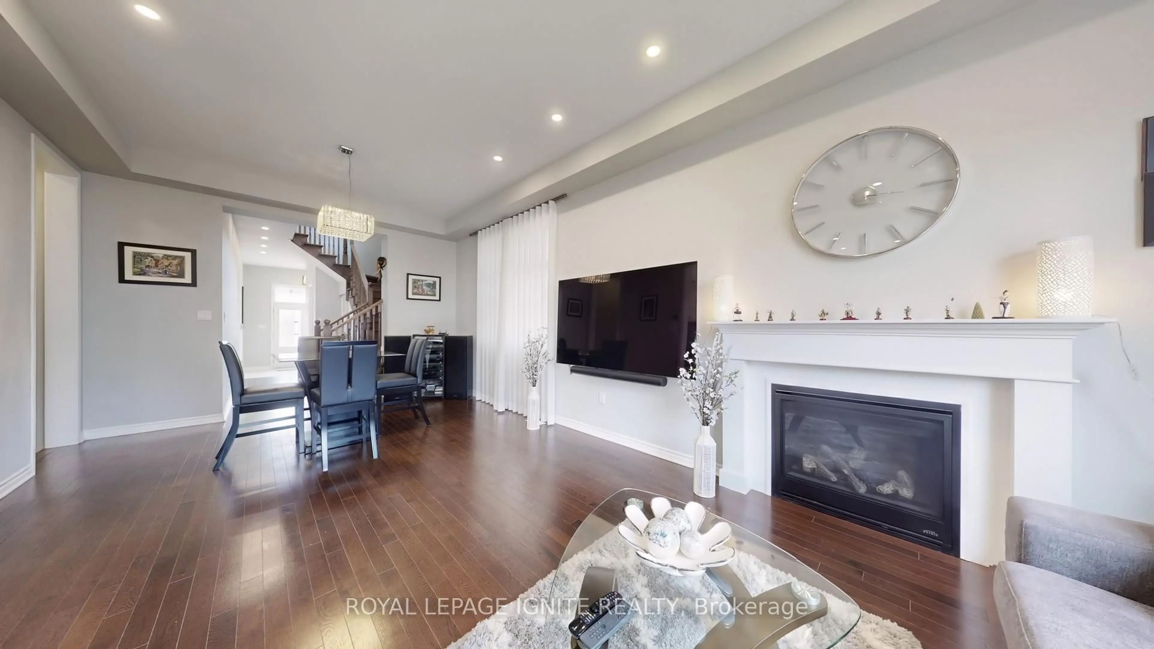 Living room with furniture, wood/laminate floor for 546 Kennedy Circ, Milton Ontario L9E 1P9