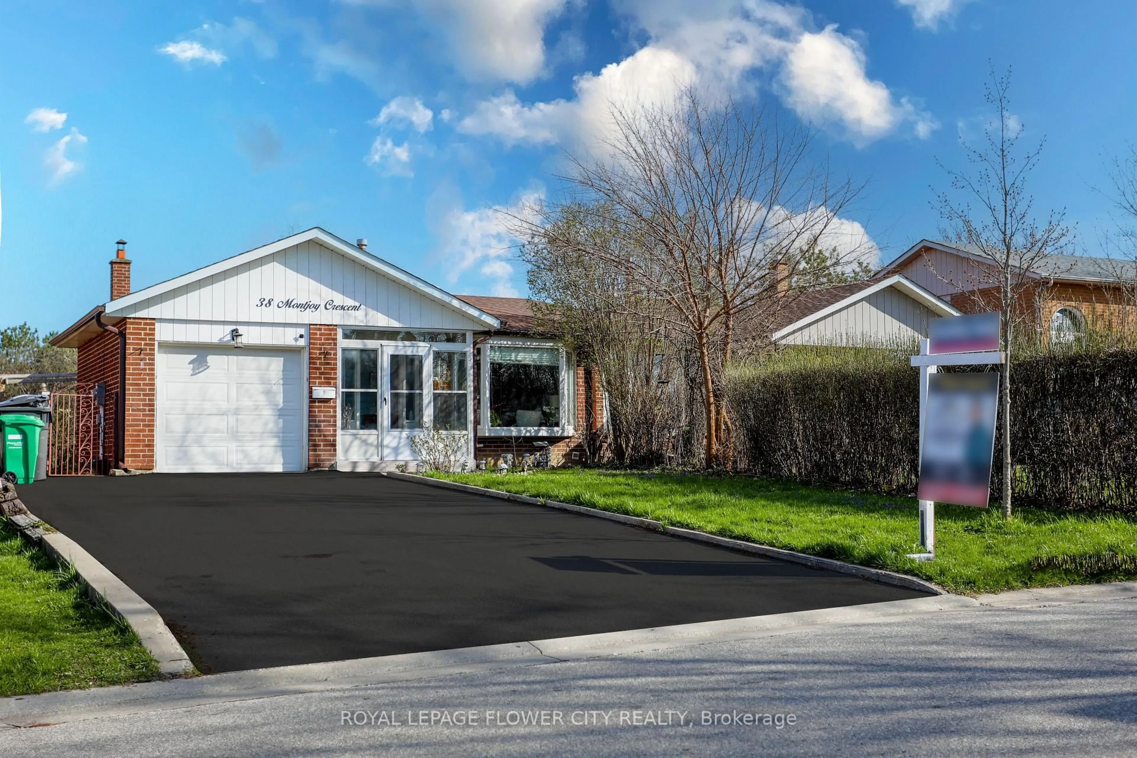 Home with vinyl exterior material, street for 38 Montjoy Cres, Brampton Ontario L6S 3E7