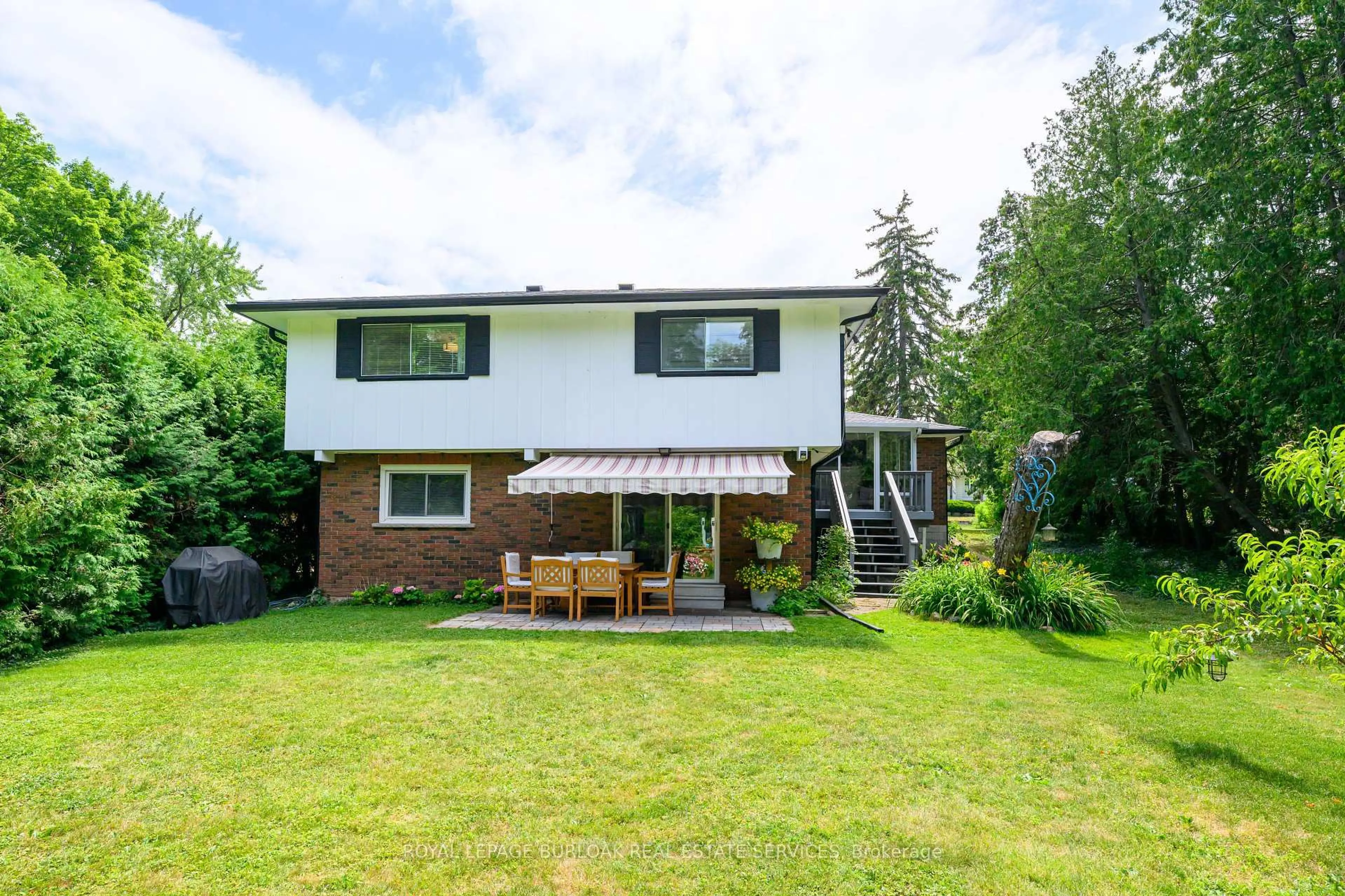 A pic from outside/outdoor area/front of a property/back of a property/a pic from drone, unknown for 243 Appleby Line, Burlington Ontario L7L 2X3