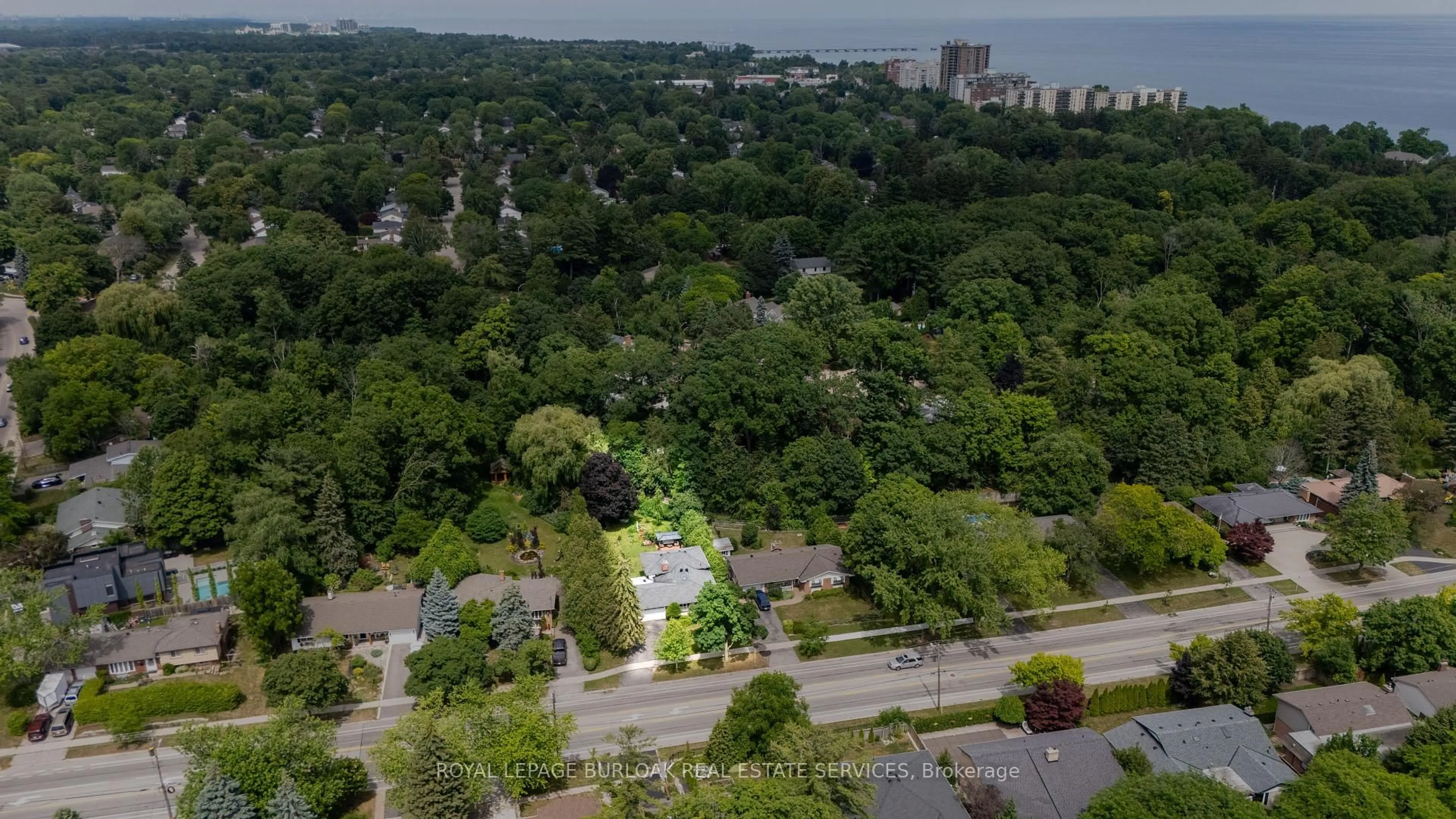 A pic from outside/outdoor area/front of a property/back of a property/a pic from drone, city buildings view from balcony for 243 Appleby Line, Burlington Ontario L7L 2X3