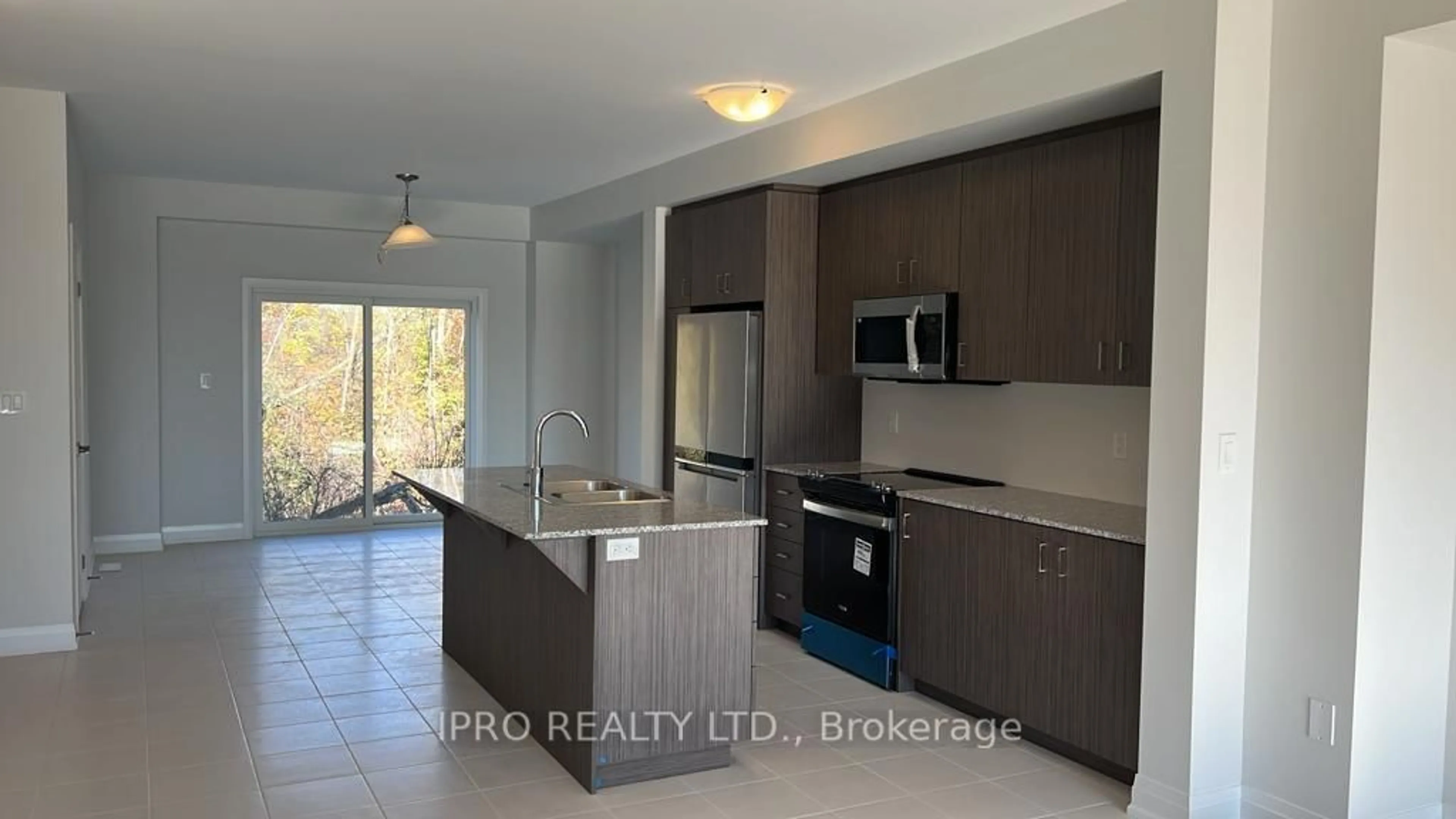 Open concept kitchen, ceramic/tile floor for 48 Windtree Way, Halton Hills Ontario L7G 0P6