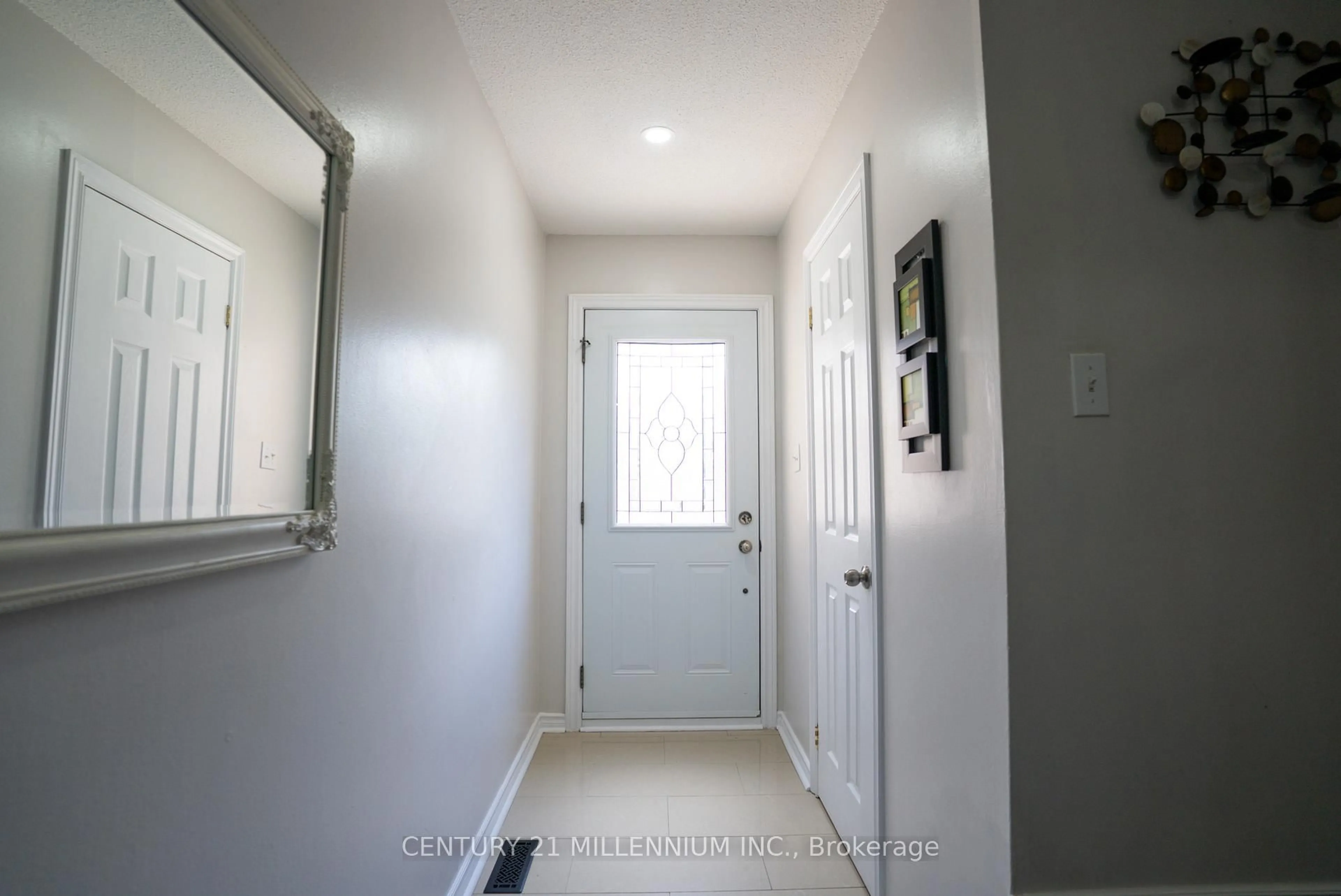 Indoor entryway for 399 Vodden St #42, Brampton Ontario L6V 3V1