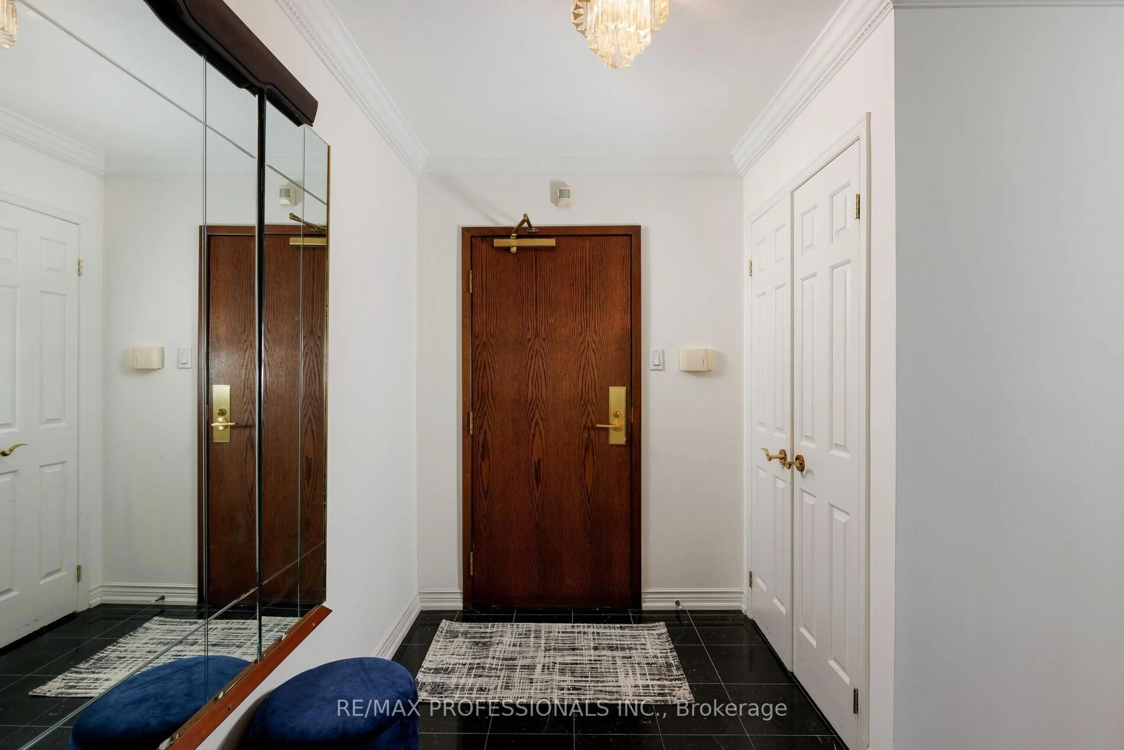 Indoor entryway for 2287 Lake Shore Blvd #205, Toronto Ontario M8V 3Y1