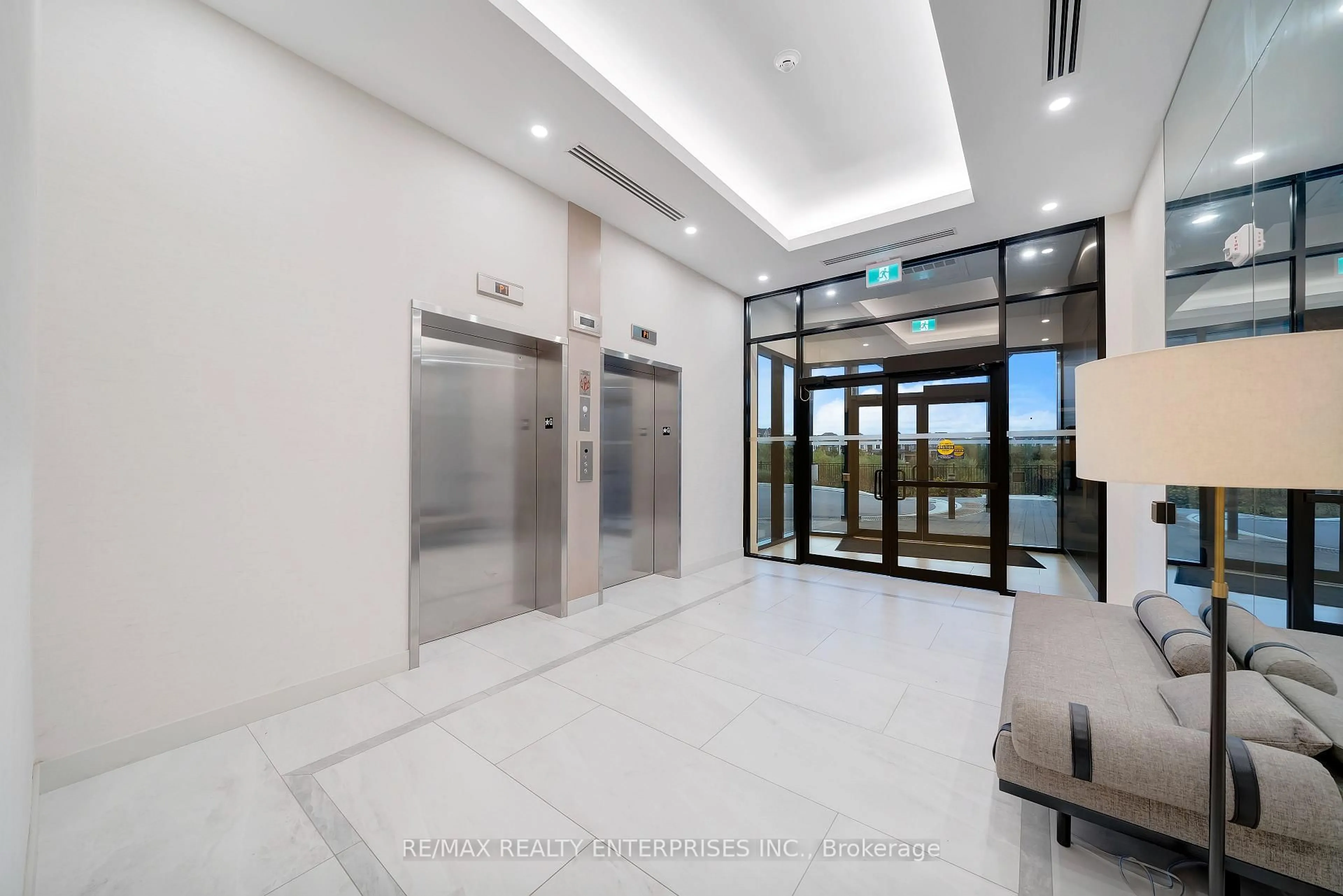 Indoor foyer for 3285 Carding Mill Tr #202, Oakville Ontario L6M 0X3