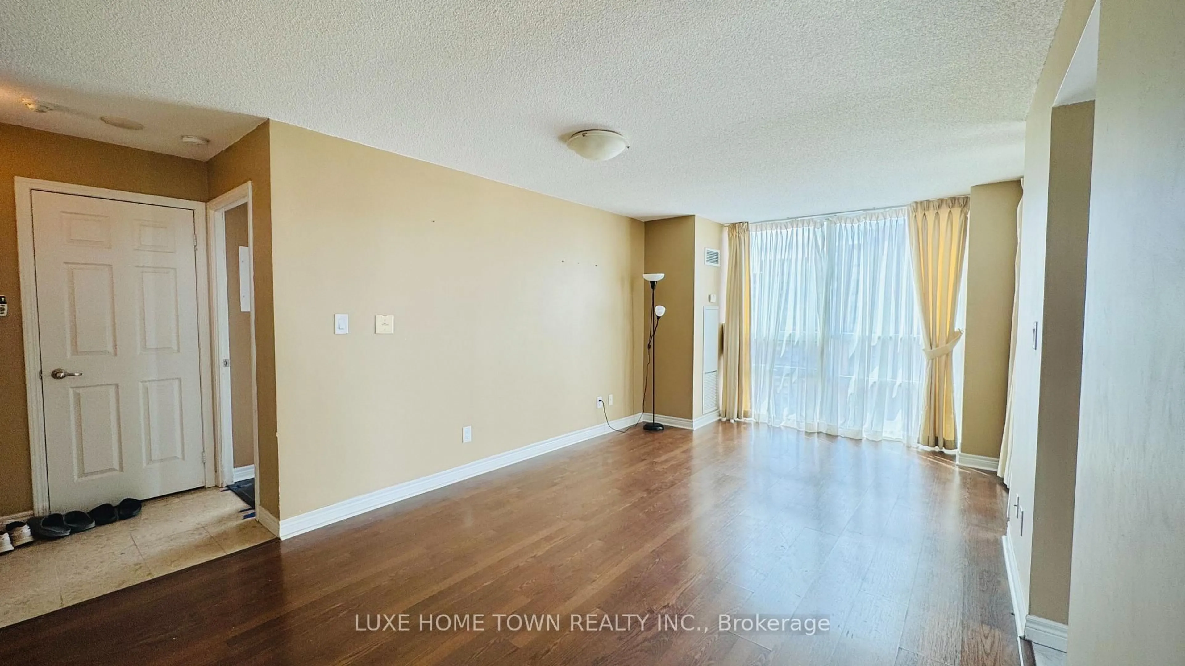 A pic of a room for 208 Enfield Pl #2108, Mississauga Ontario L5B 0G8