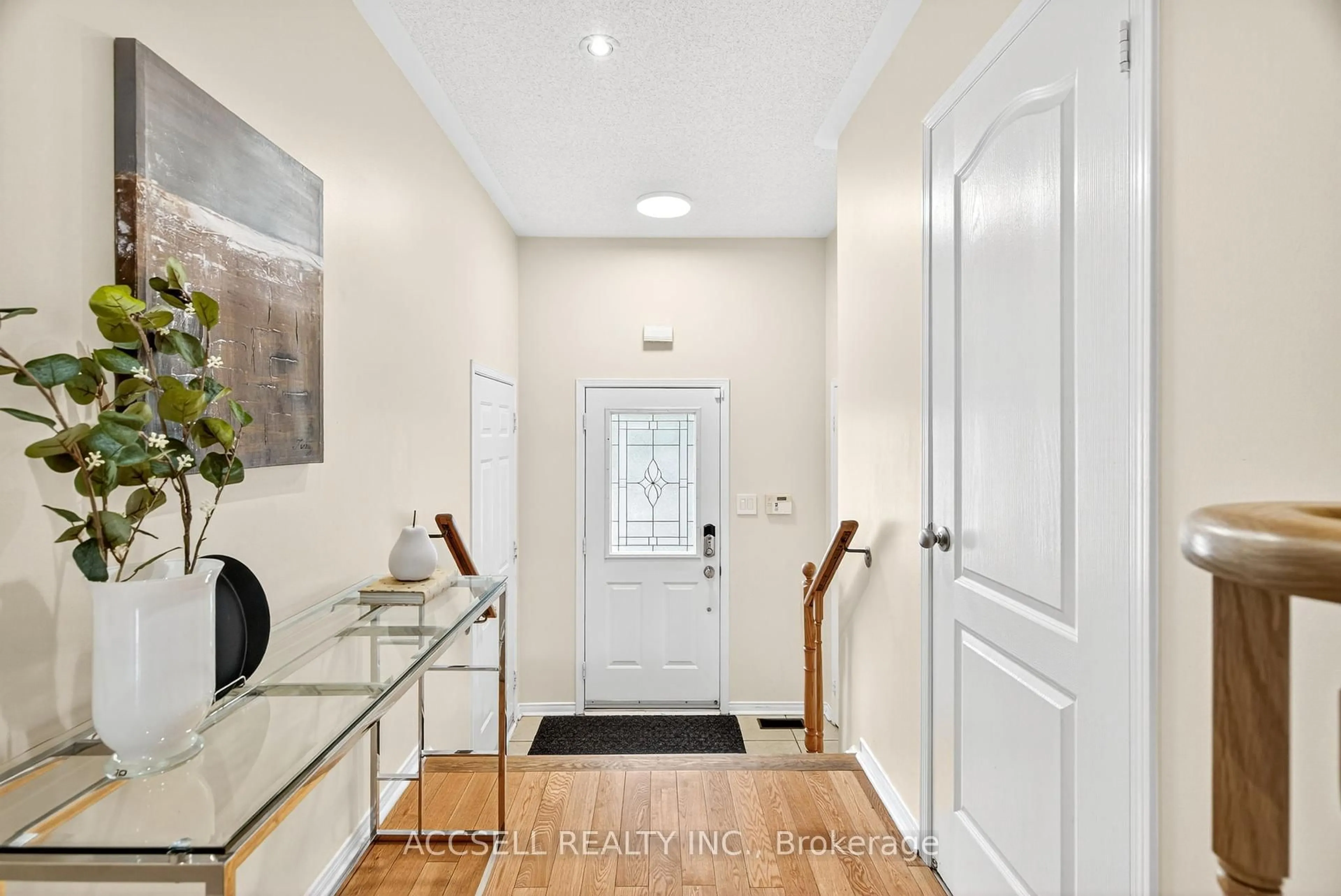 Indoor entryway for 3054 Wrigglesworth Cres, Mississauga Ontario L5M 6W6