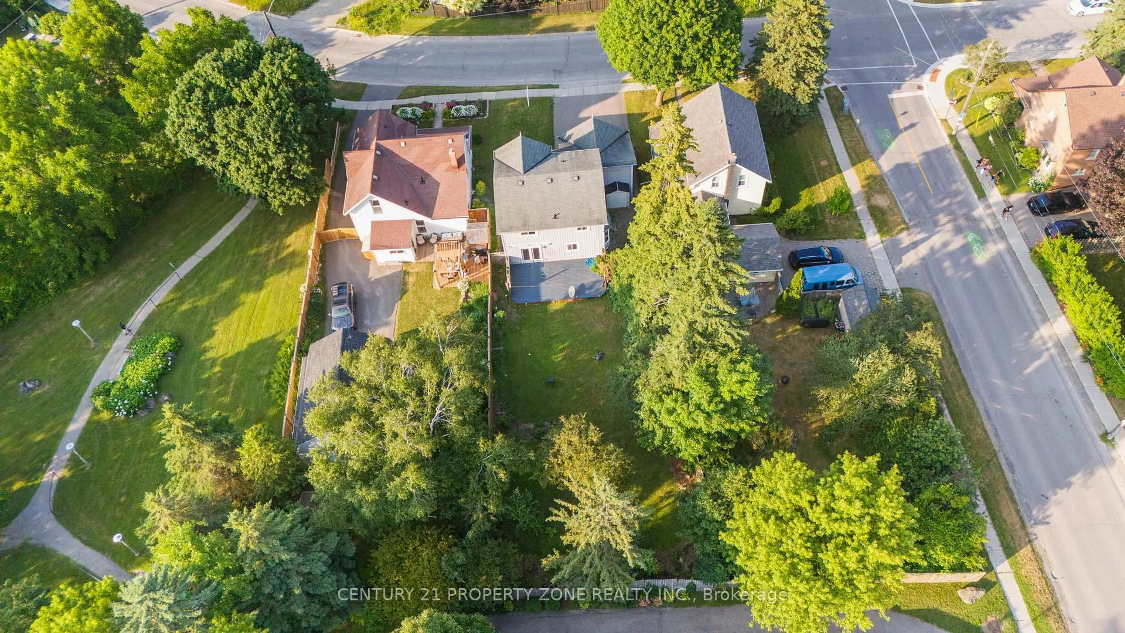A pic from outside/outdoor area/front of a property/back of a property/a pic from drone, street for 22 A John St, Orangeville Ontario L9W 2P1
