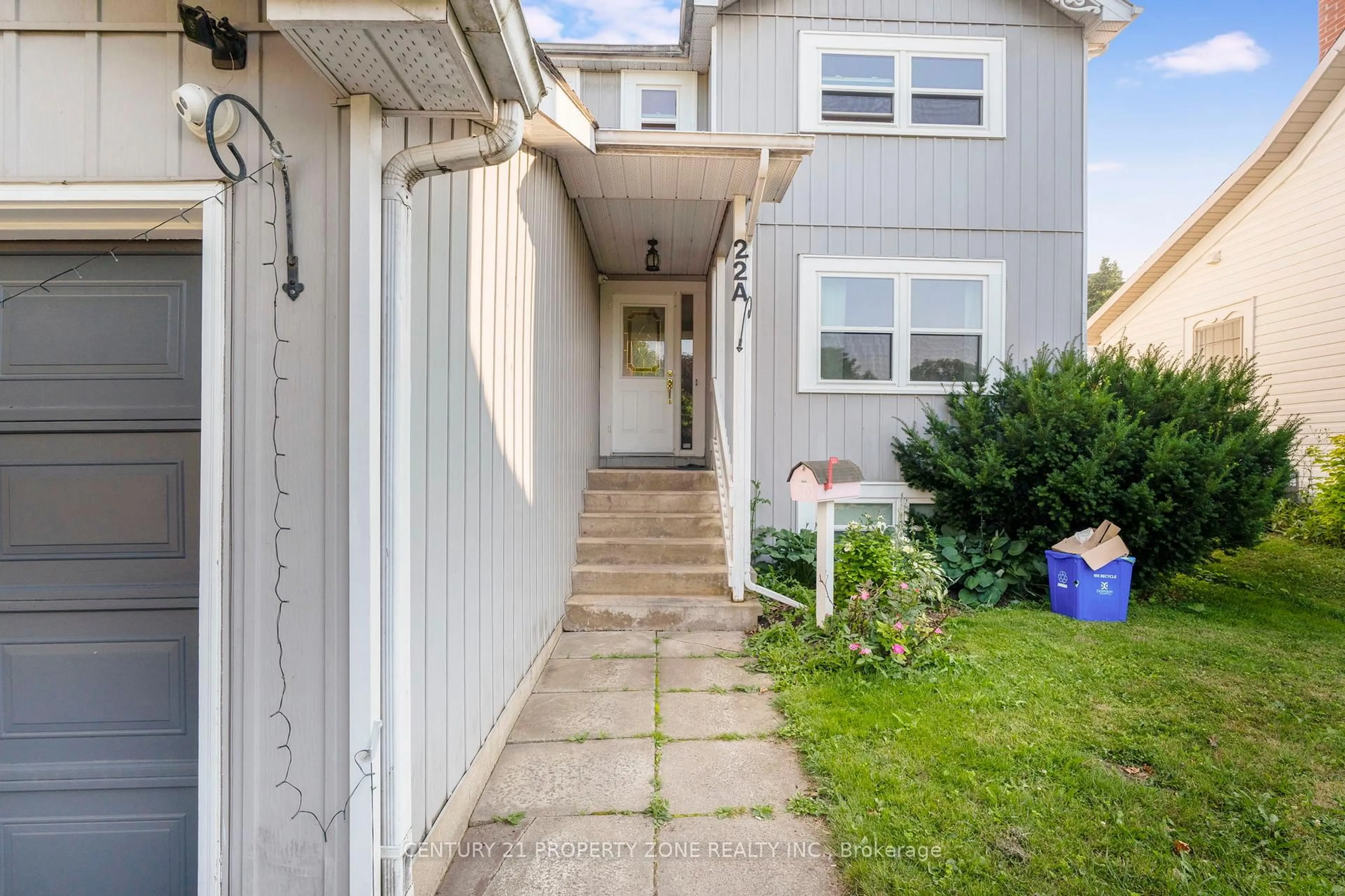 Patio, street for 22 A John St, Orangeville Ontario L9W 2P1