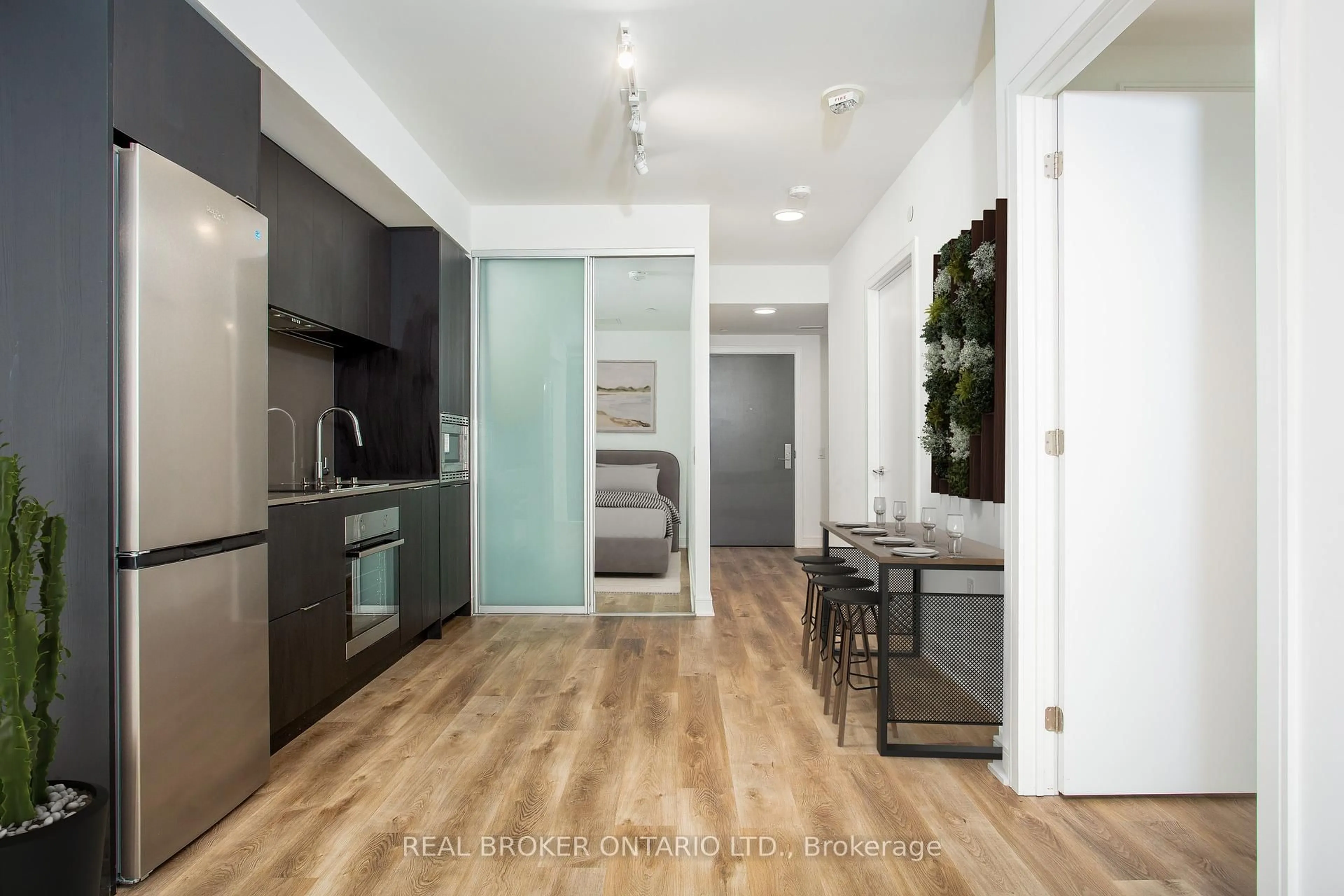 Unknown for 86 Dundas St #312, Mississauga Ontario L5A 0B1