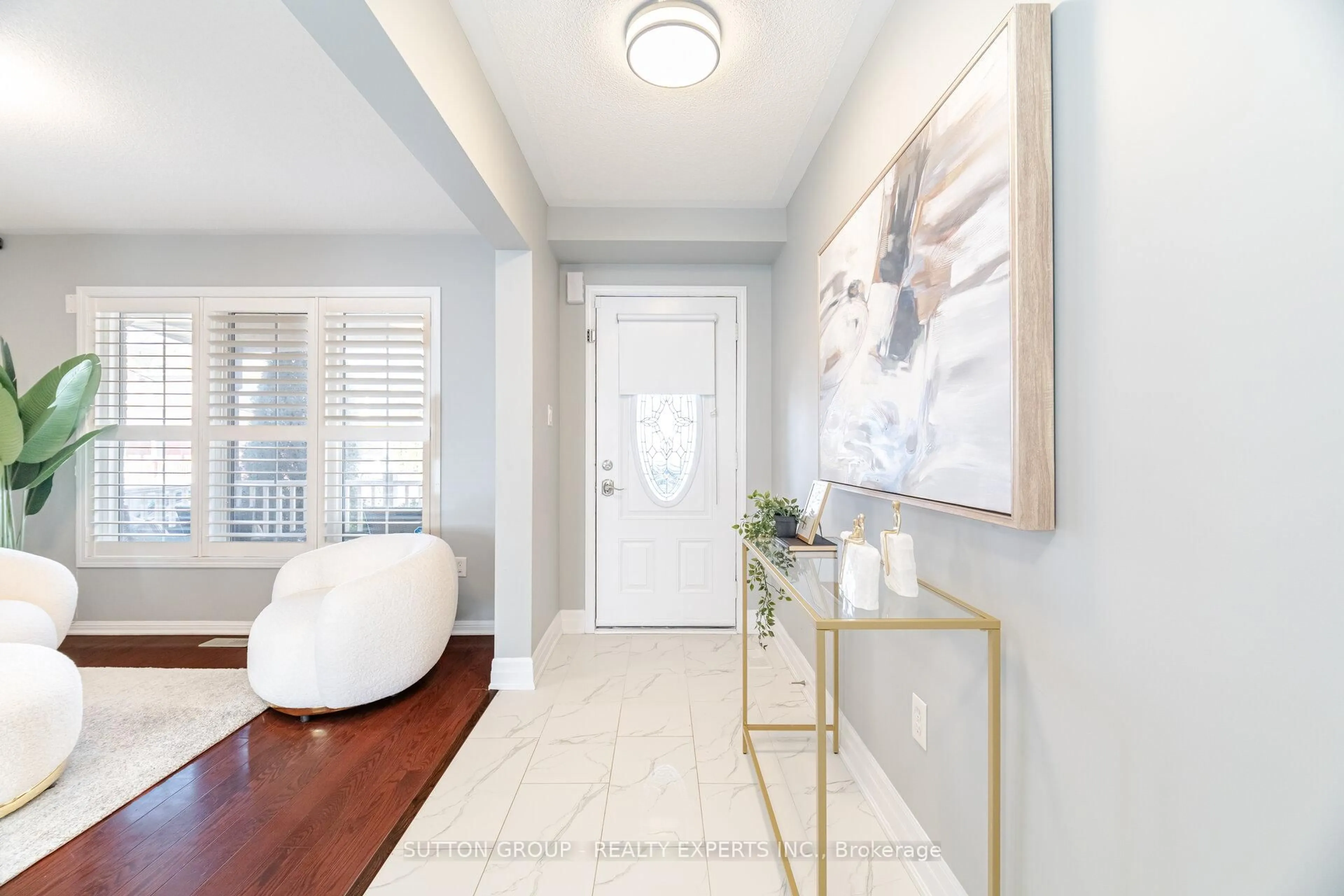 Indoor entryway for 430 GRENKE Pl, Milton Ontario L9T 7T6