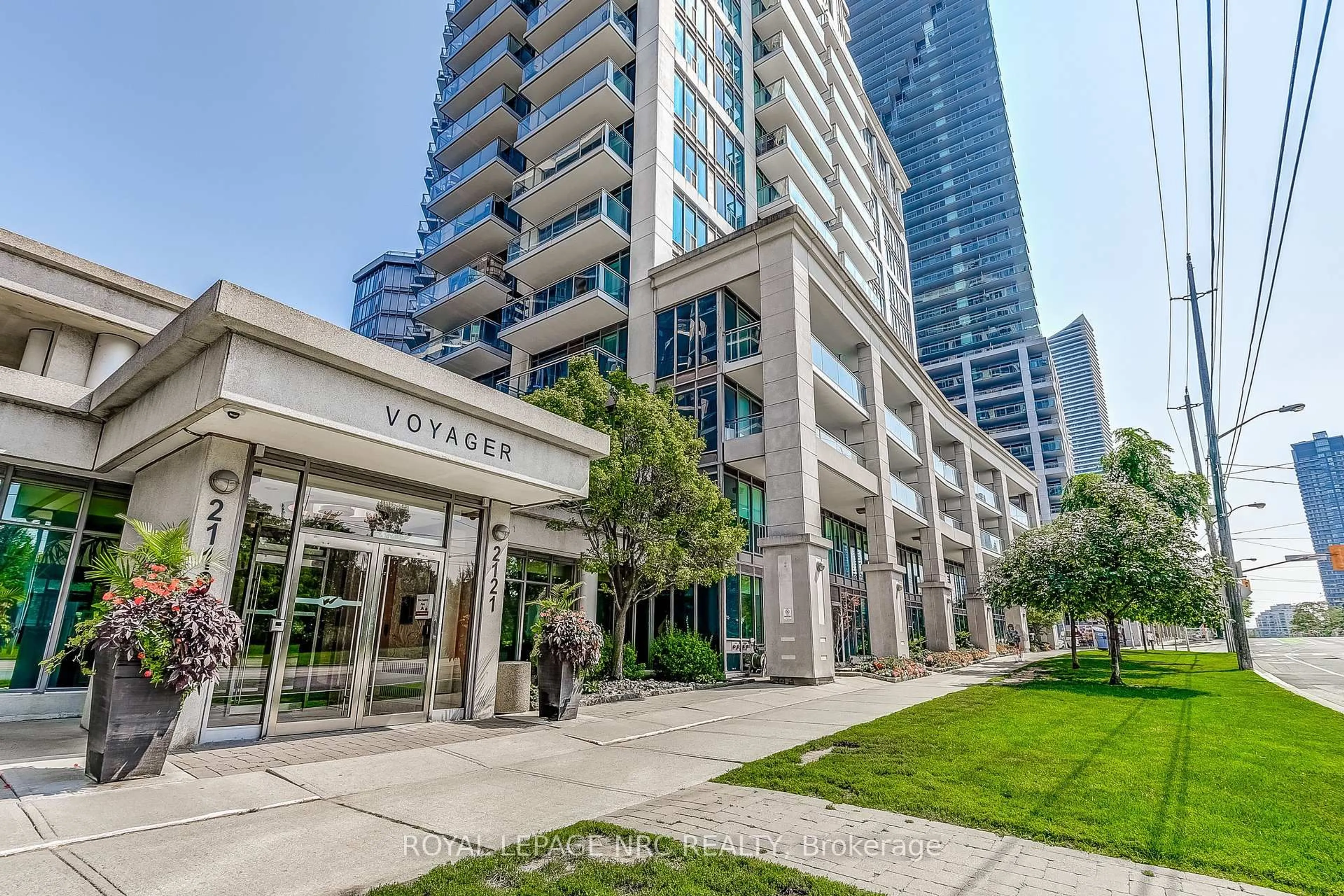 Indoor foyer for 2121 Lakeshore Blvd #1211, Toronto Ontario M8V 4E9