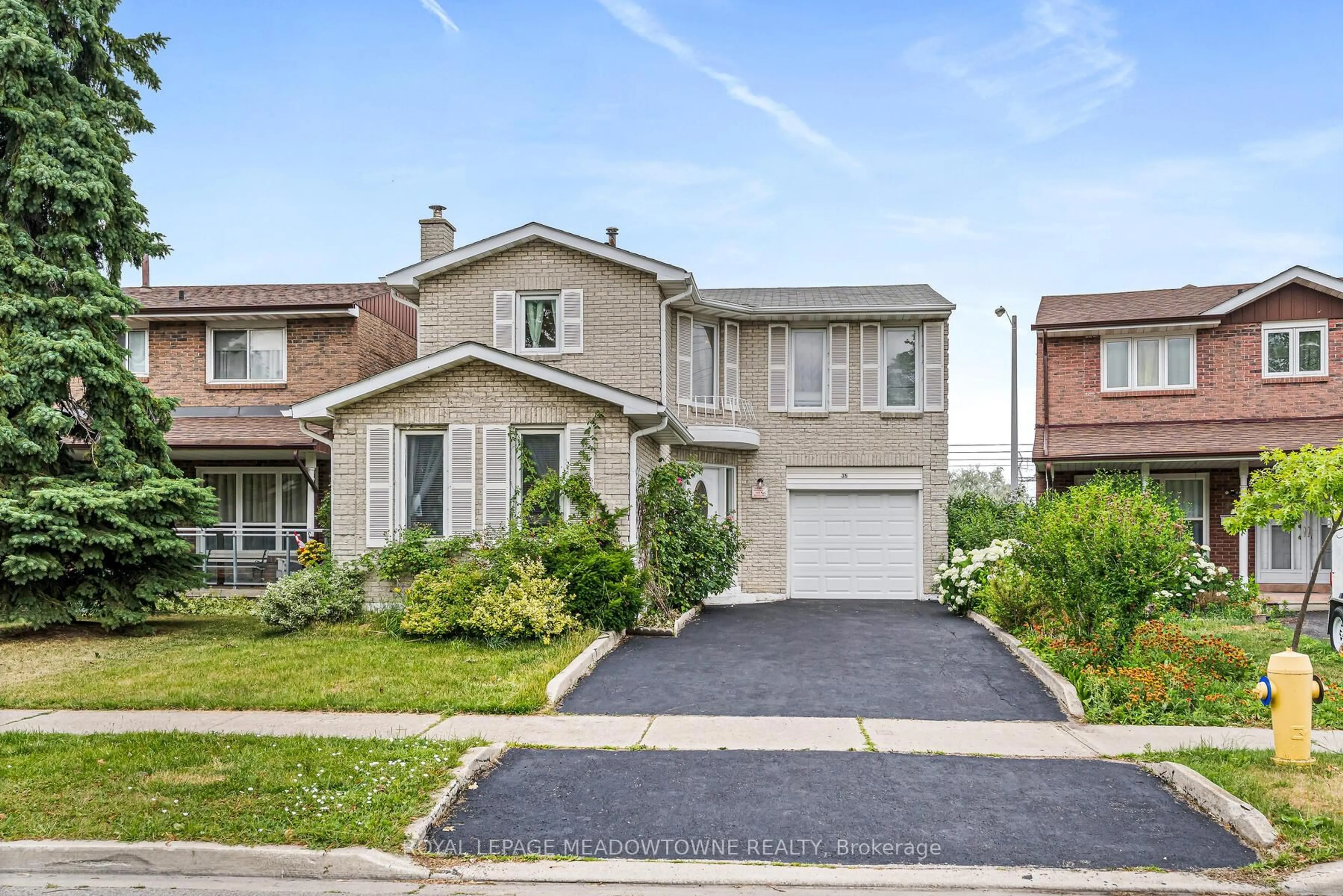 Home with vinyl exterior material, street for 35 Countryman Circ, Toronto Ontario M9V 4M8