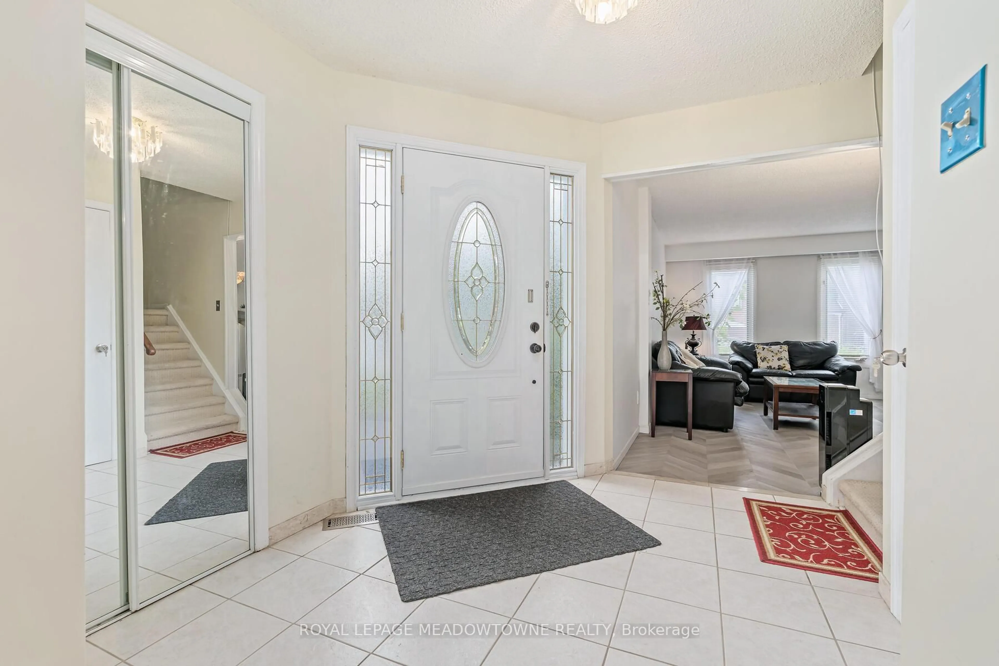 Indoor entryway for 35 Countryman Circ, Toronto Ontario M9V 4M8