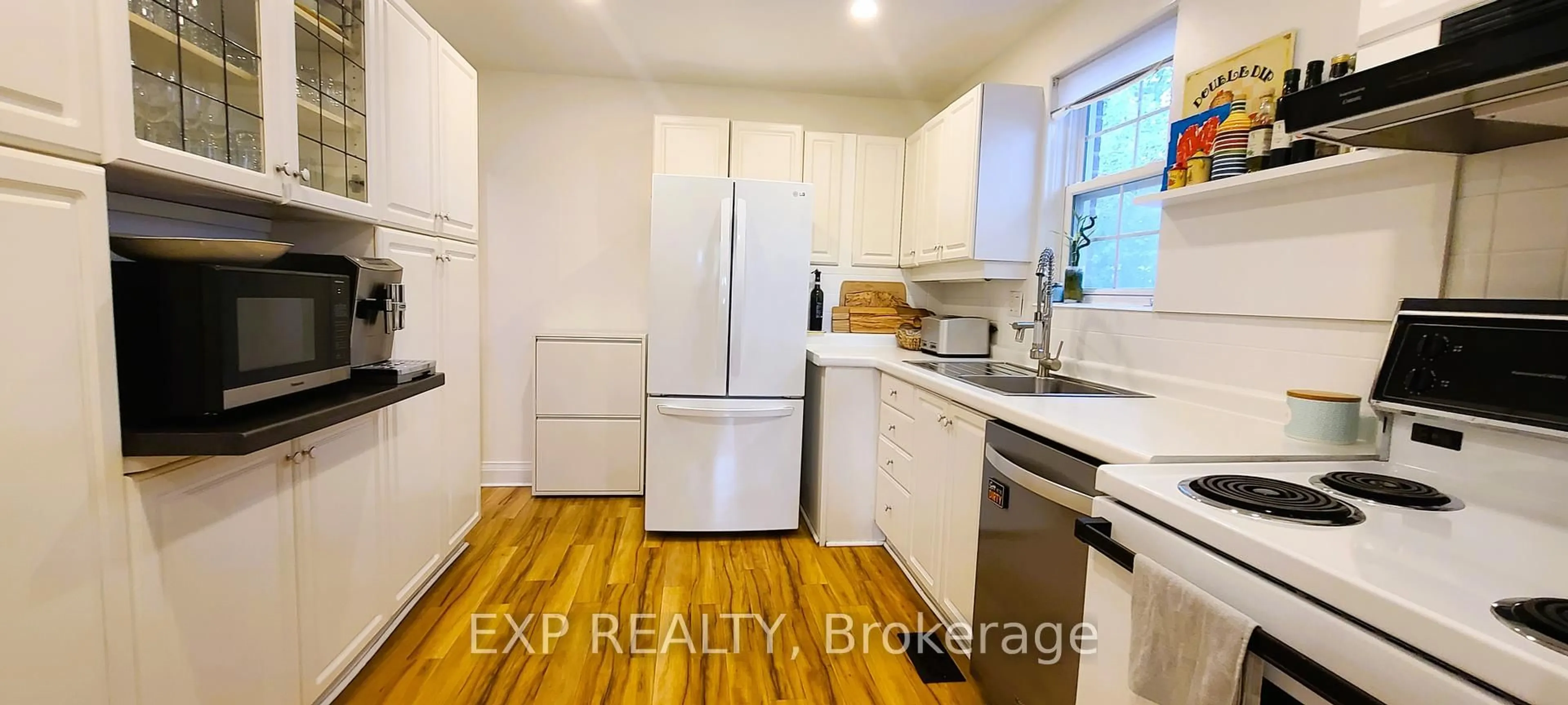 Standard kitchen, wood/laminate floor for 25 Mcclinchy Ave, Toronto Ontario M8X 2H9