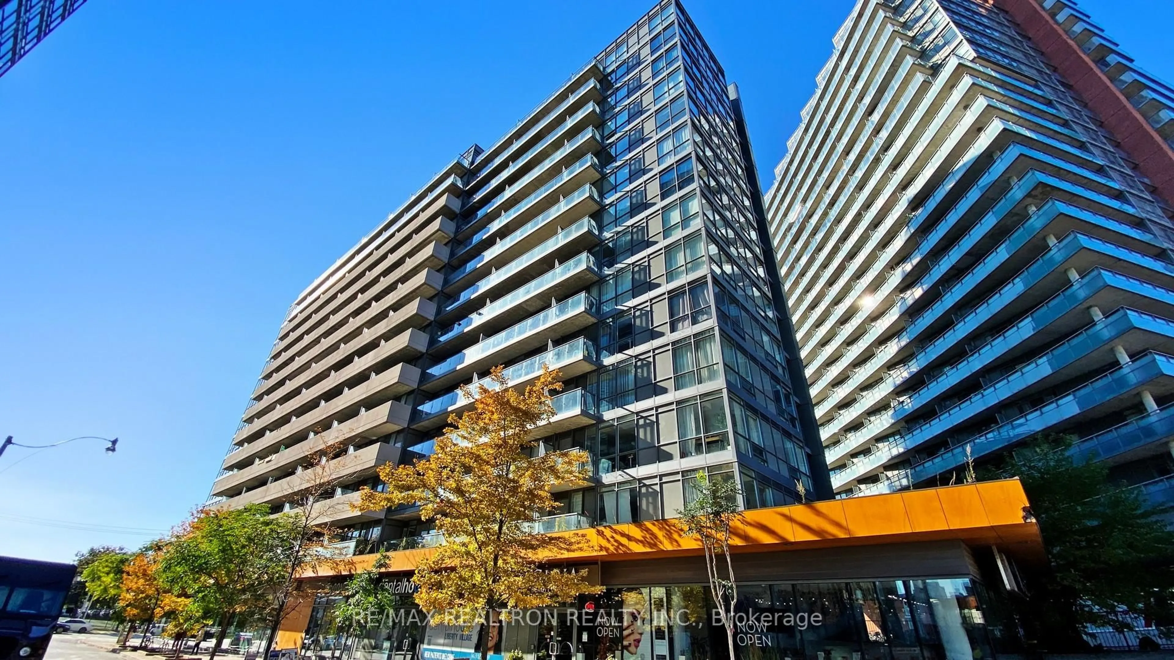 Indoor foyer for 20 Joe Shuster Way #202, Toronto Ontario M6K 0A3