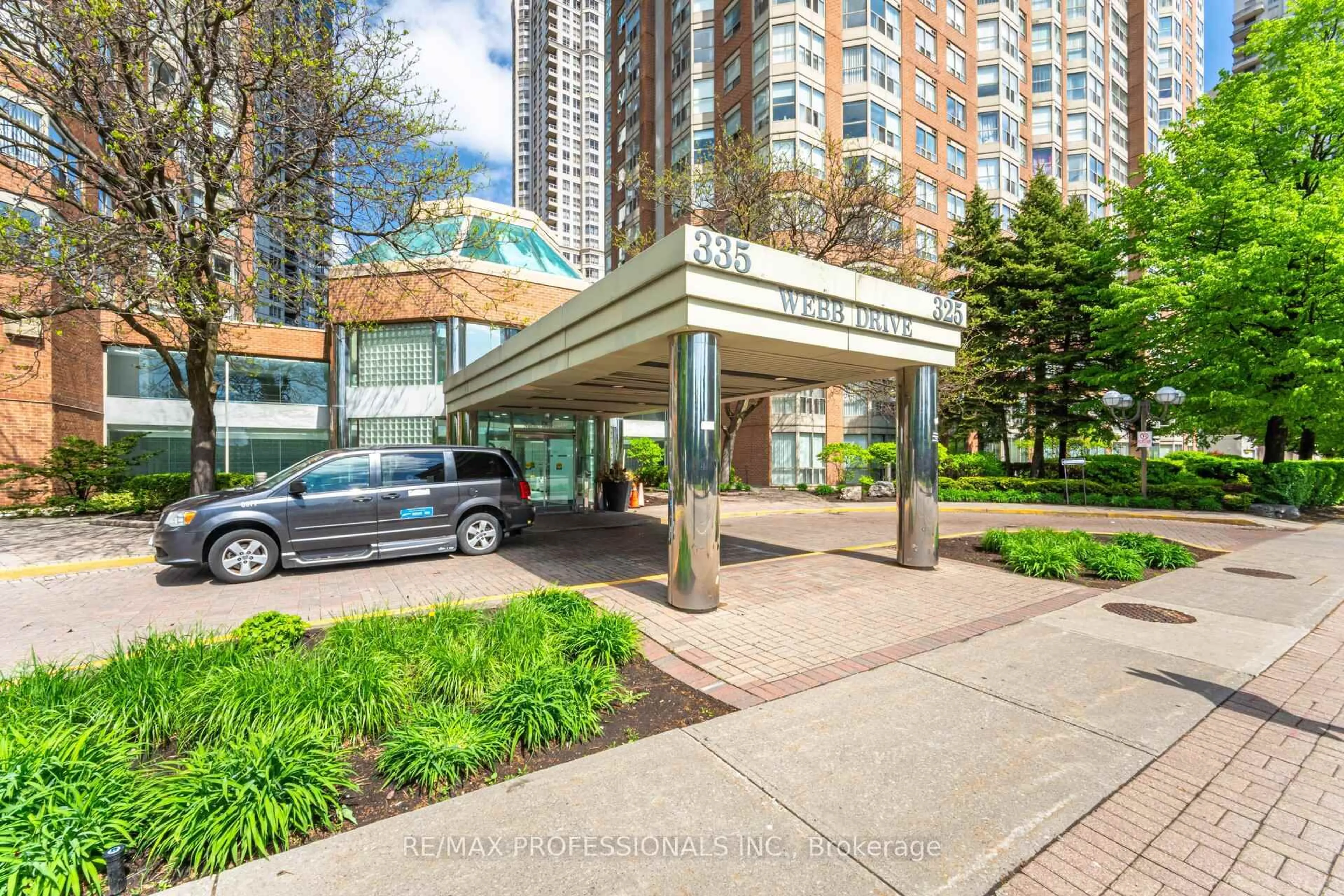 Indoor foyer for 335 Webb Dr #1606, Mississauga Ontario L5B 3Z9