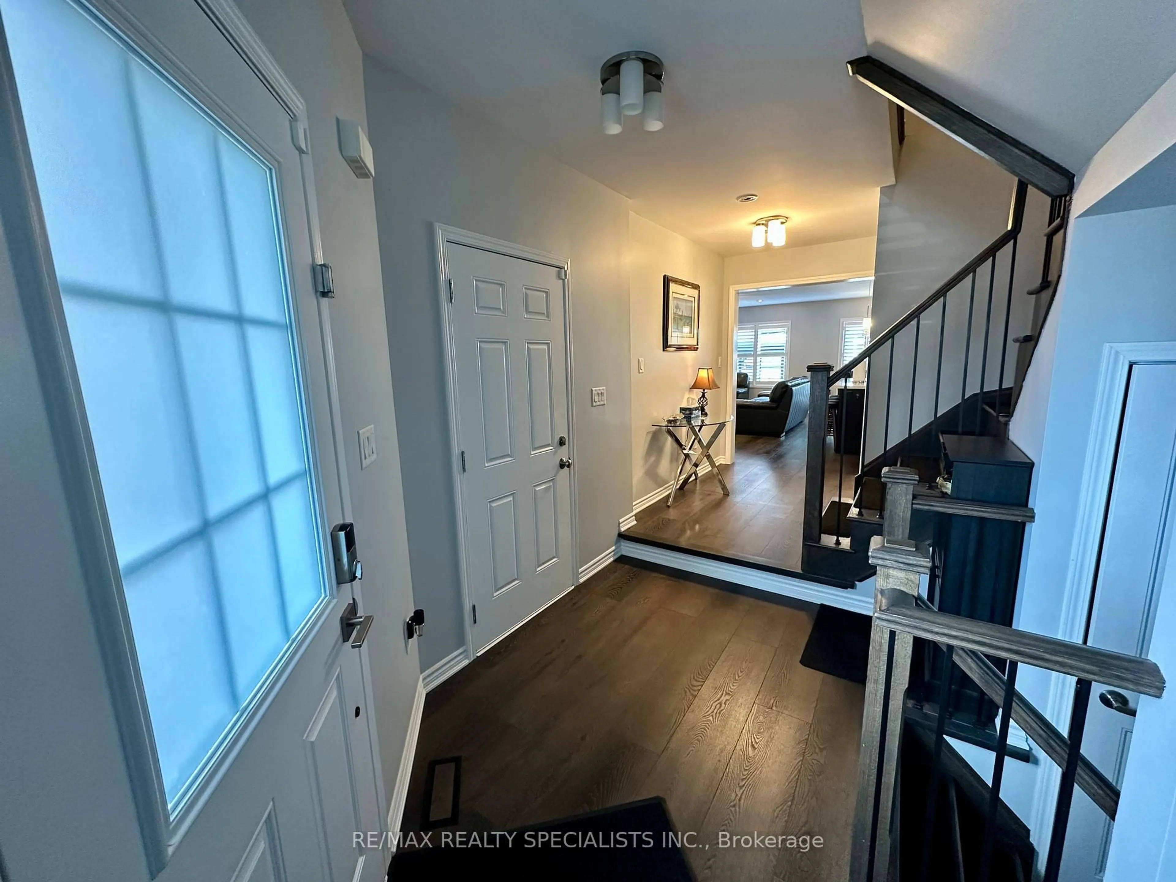 Indoor entryway for 313 Gooding Cres, Milton Ontario L9E 0A9