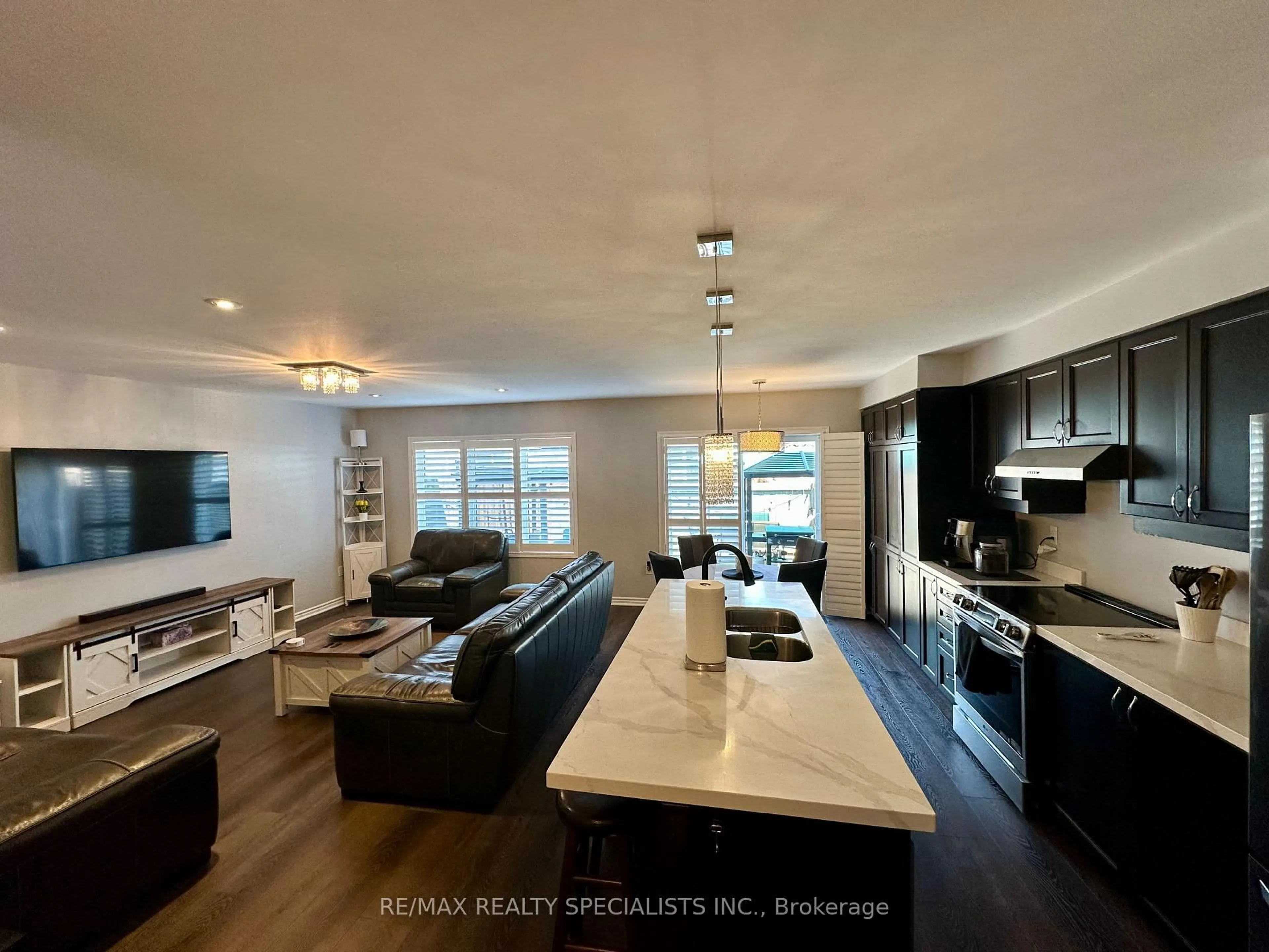 Open concept kitchen, unknown for 313 Gooding Cres, Milton Ontario L9E 0A9