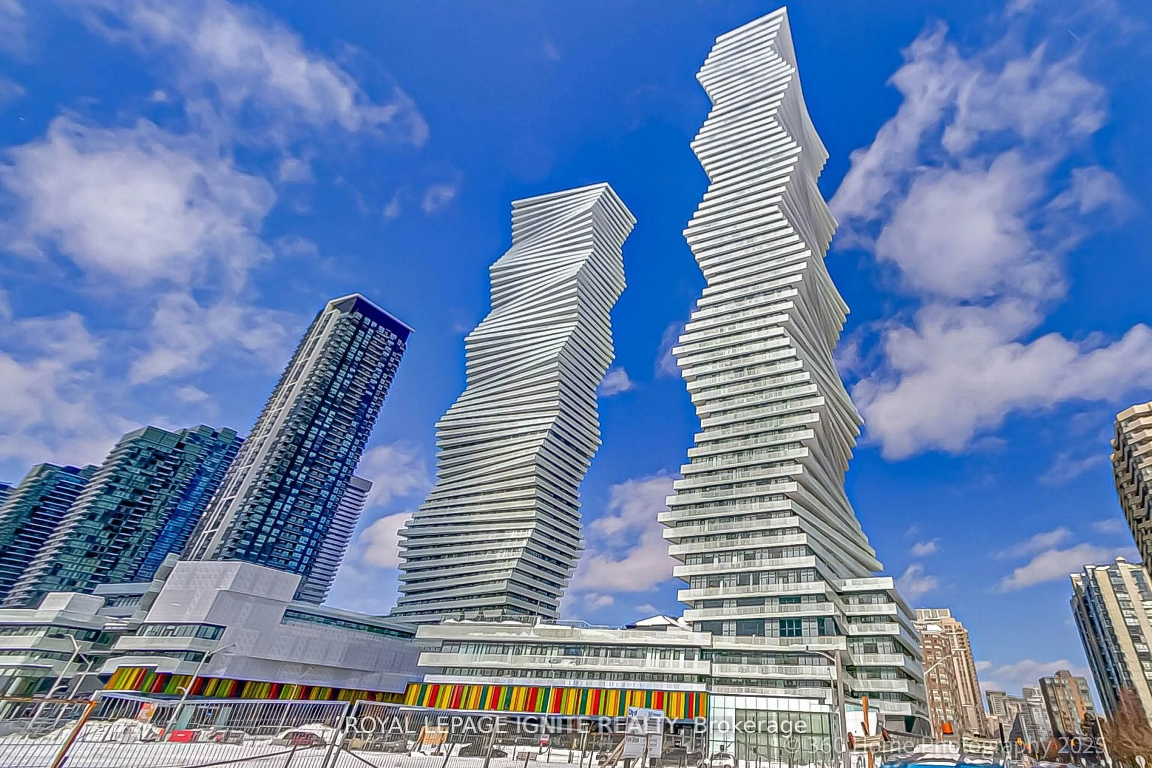 Patio, building for 3883 Quartz Rd #4010, Mississauga Ontario L5B 4M6